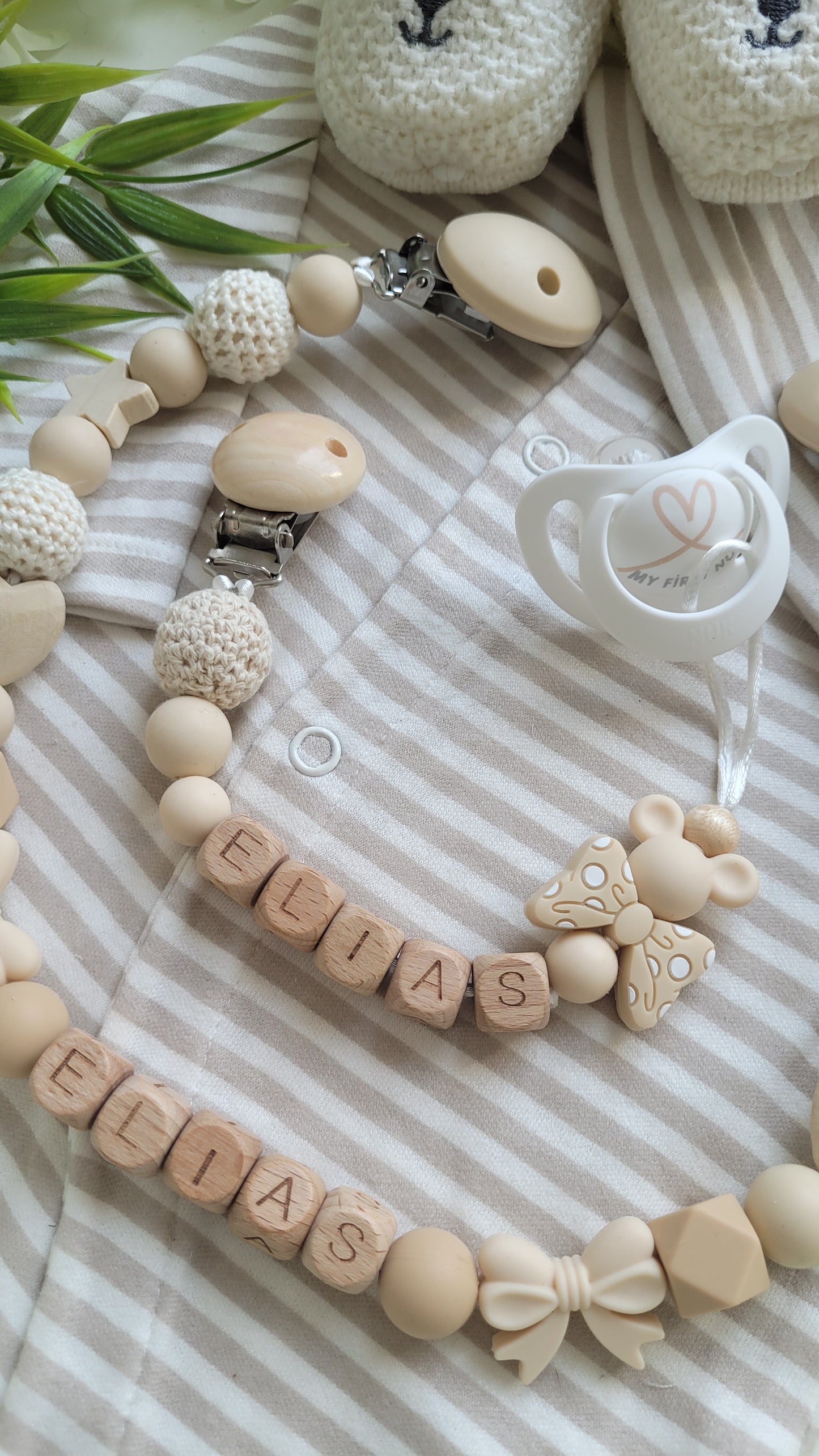 Kinderwagenkette & Schnullerkette mit Namen Minnie Micky cozy beige