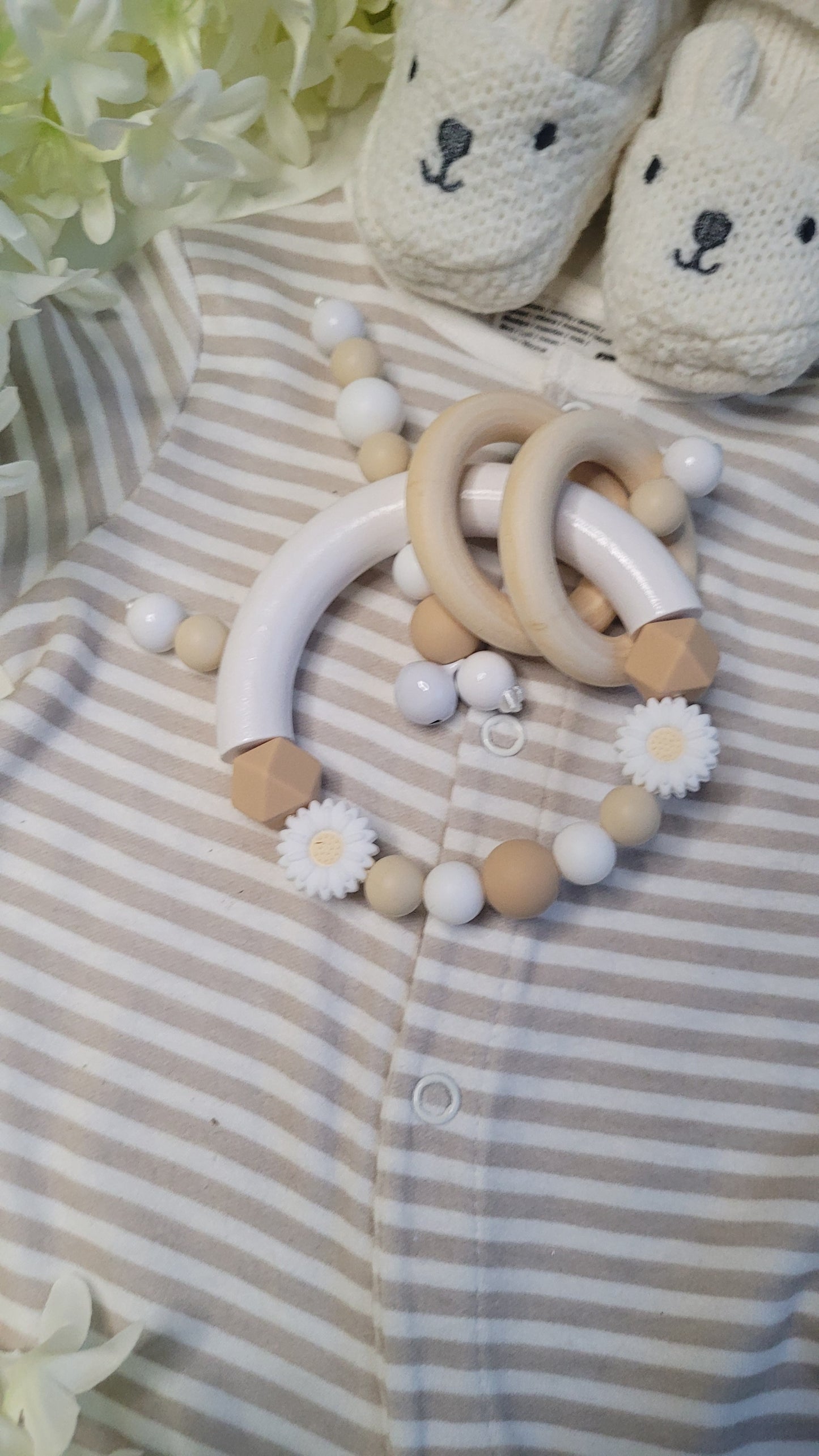 Motorik Greifring weiss beige Blumen