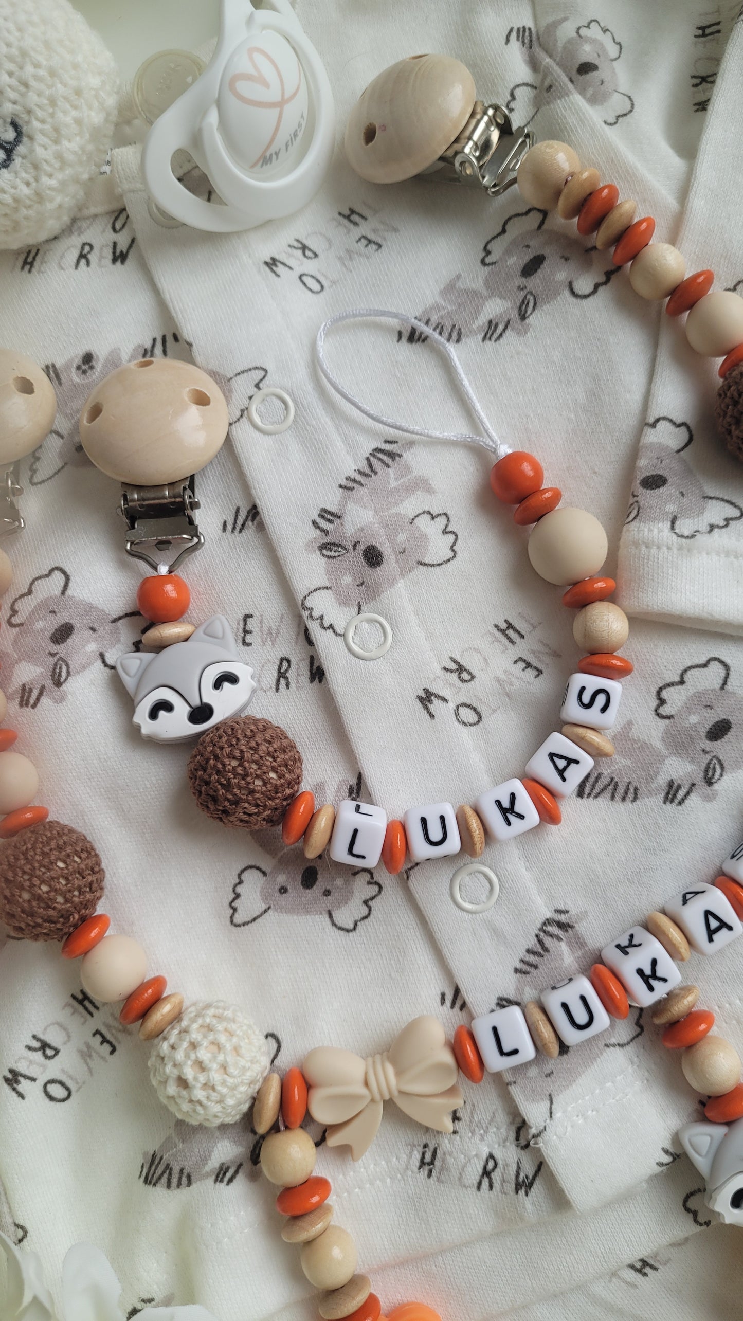 Schnullerkette mit Namen für Jungen Fuchs Holz braun orange