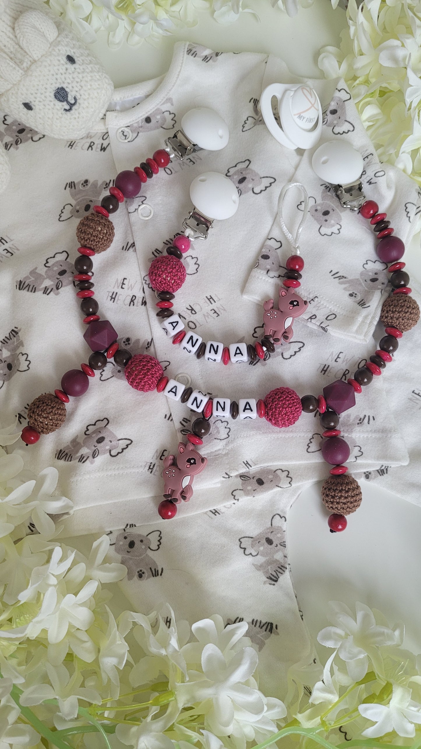 Kinderwagenkette & Schnullerkette mit Namen Rehkitz braun darkpink