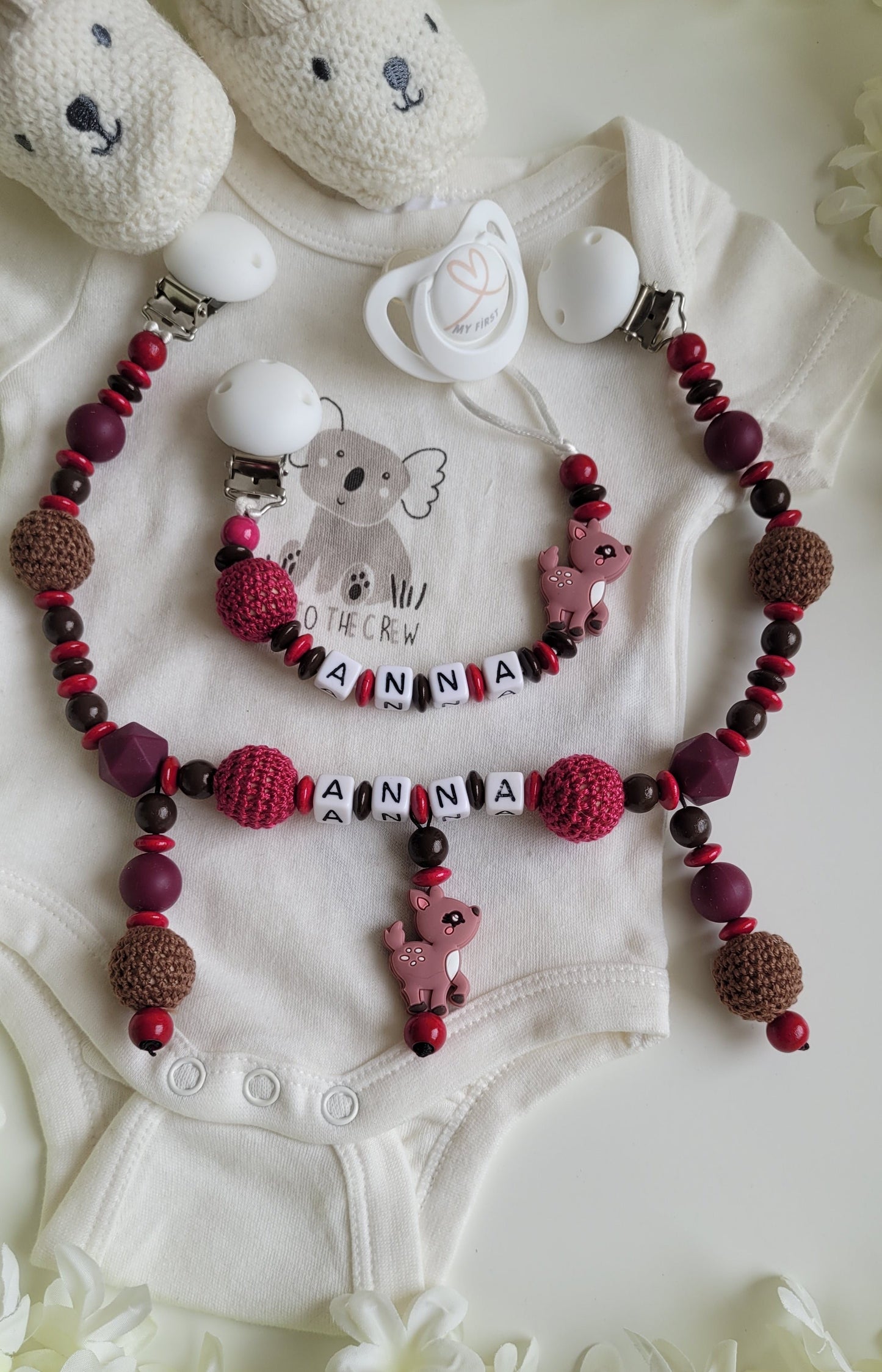 Kinderwagenkette & Schnullerkette mit Namen Rehkitz braun darkpink