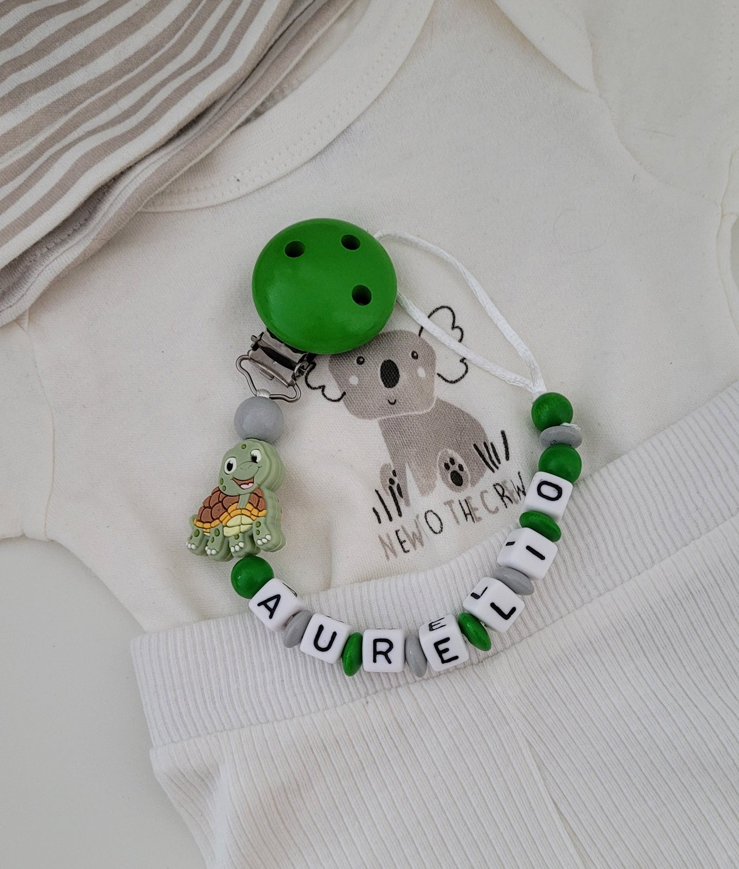 Schnullerkette mit Namen für Jungen Schildkröte grasgrün
