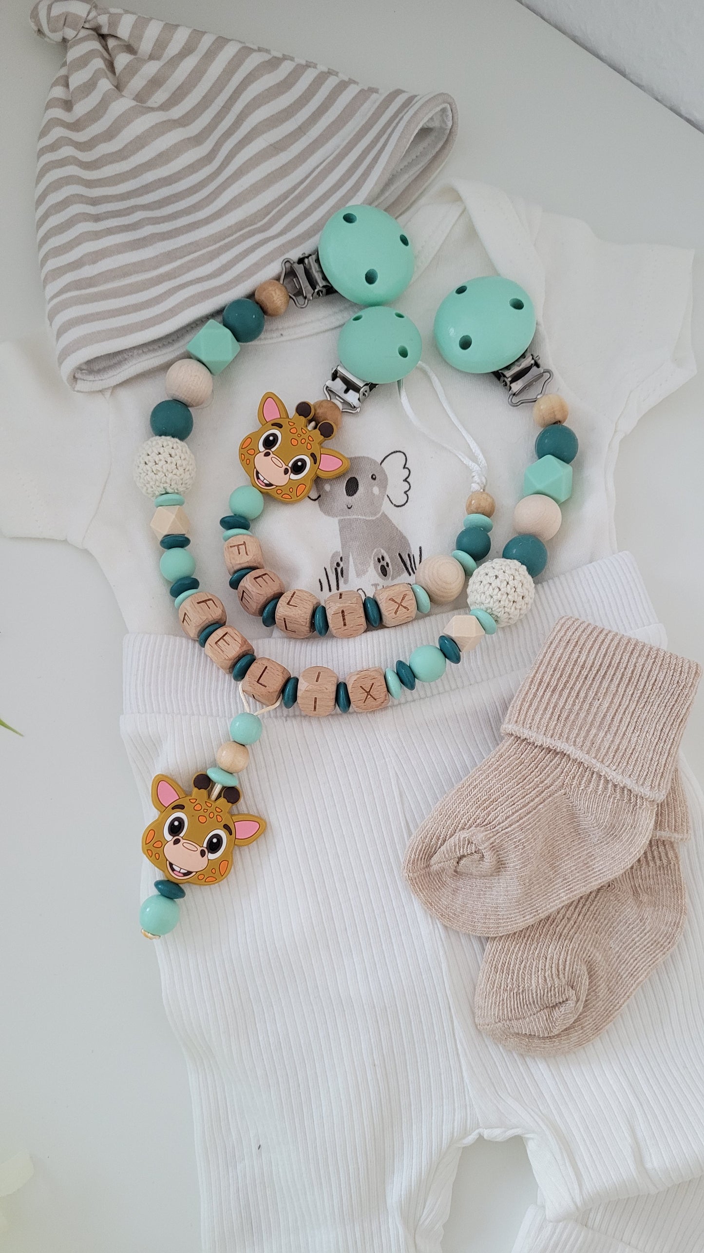 Kinderwagenkette & Schnullerkette mit Namen Giraffe türkis mint