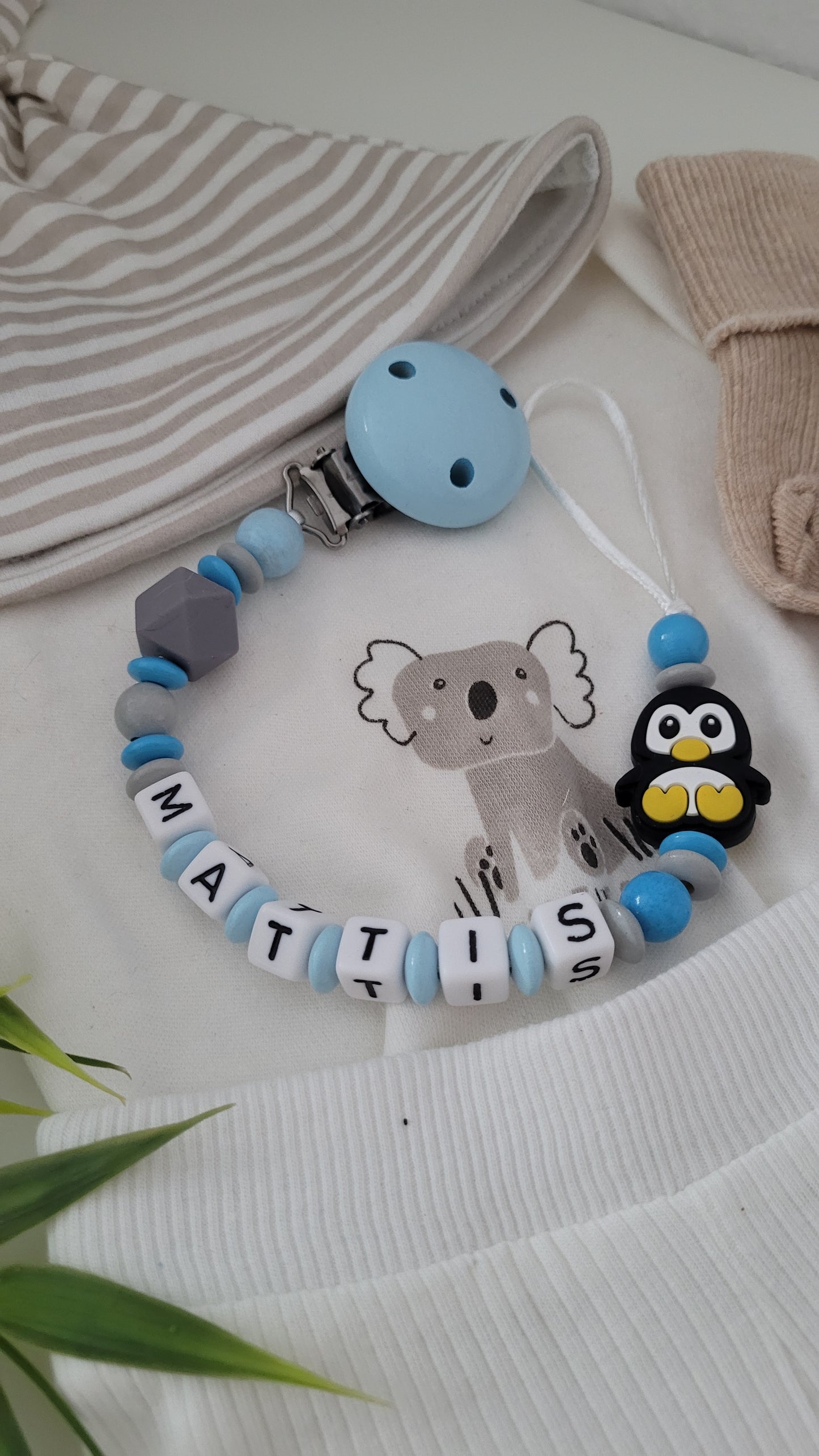 Schnullerkette mit Namen Pinguin blau grau