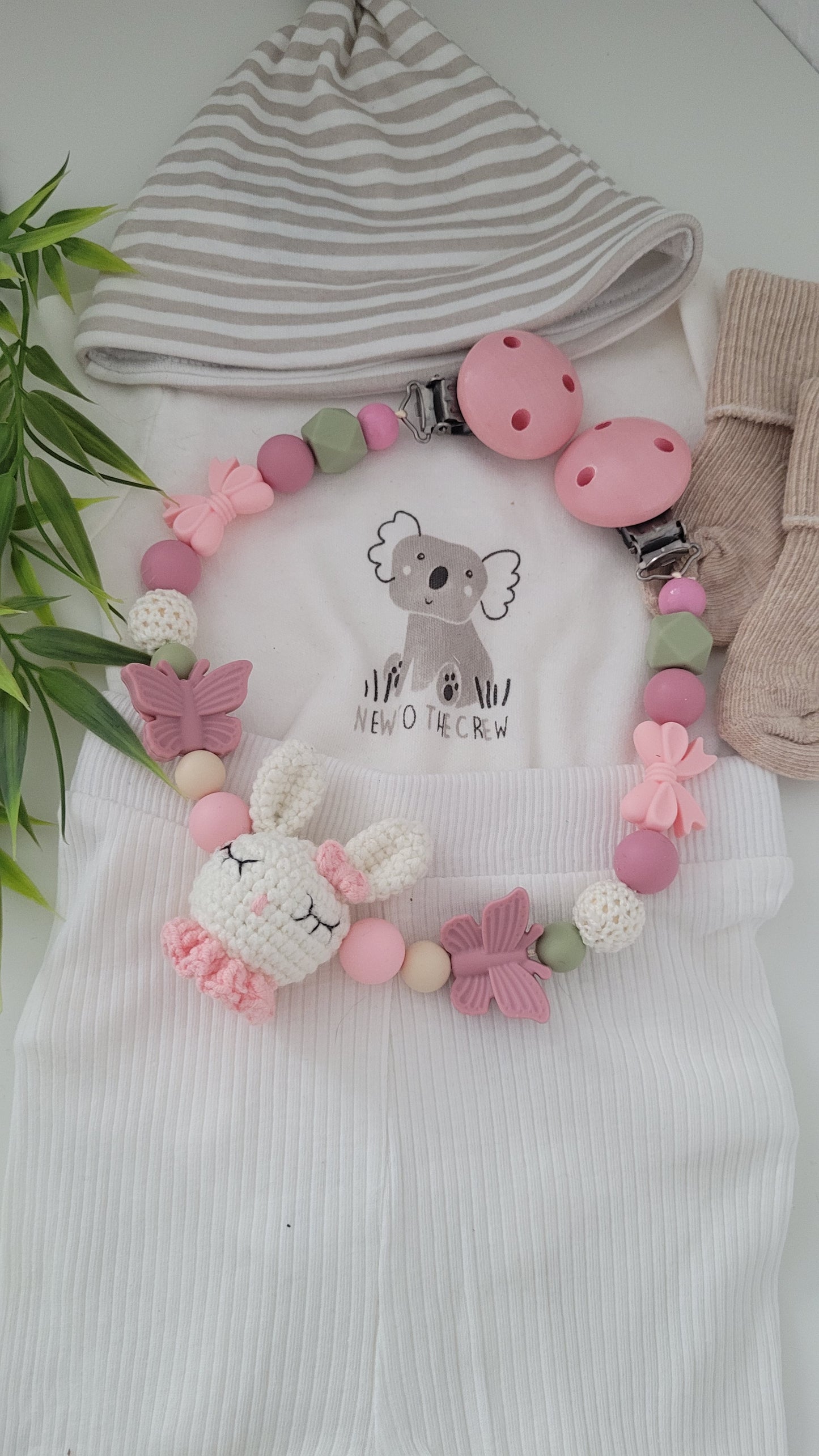 Kinderwagenkette & Schnullerkette Häschen peach green