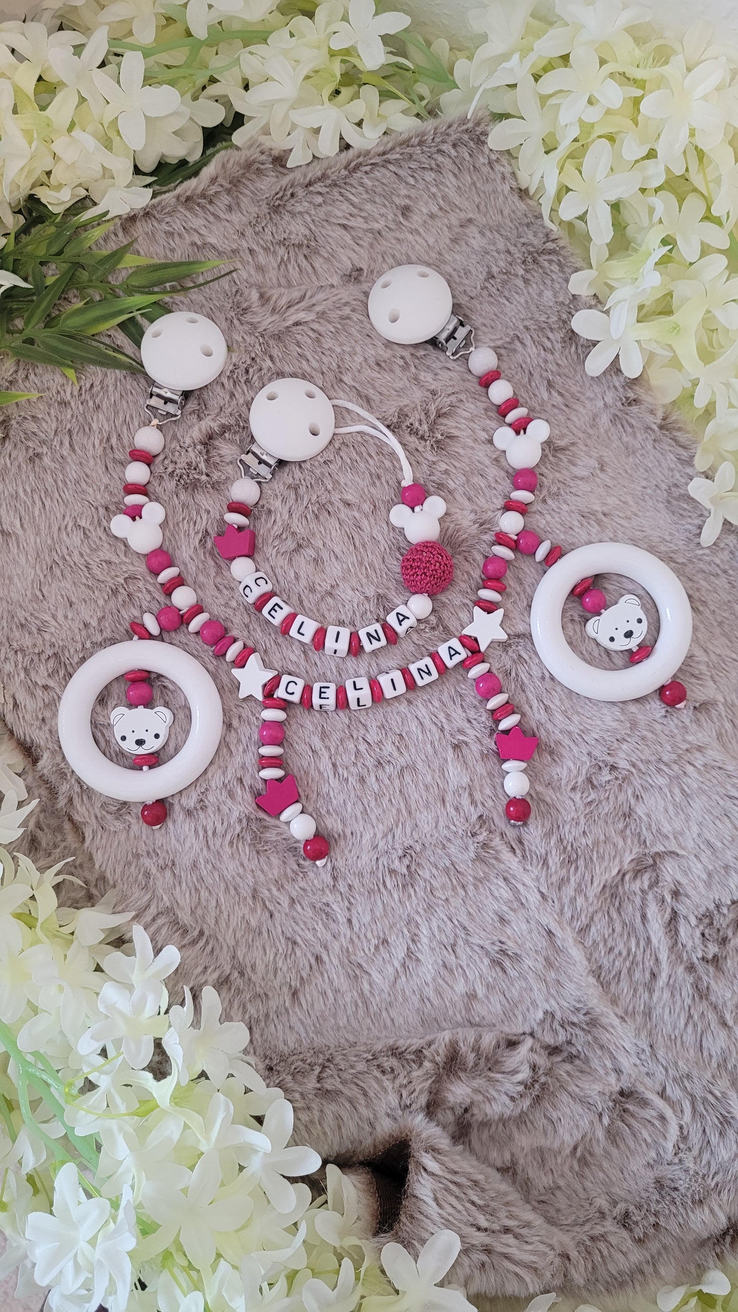Kinderwagenkette & Schnullerkette mit Namen für Mädchen weinrot weiss Teddy
