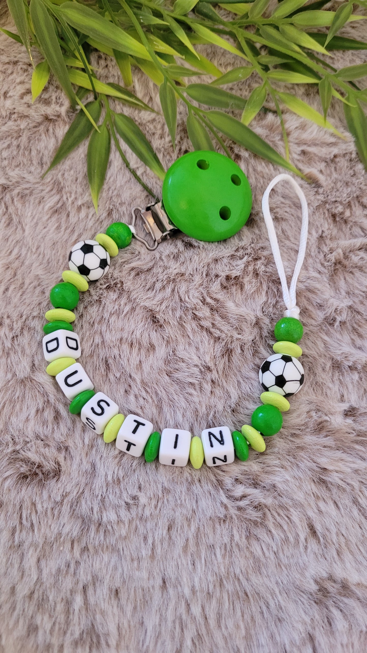Schnullerkette mit Namen *Fußballer* grün
