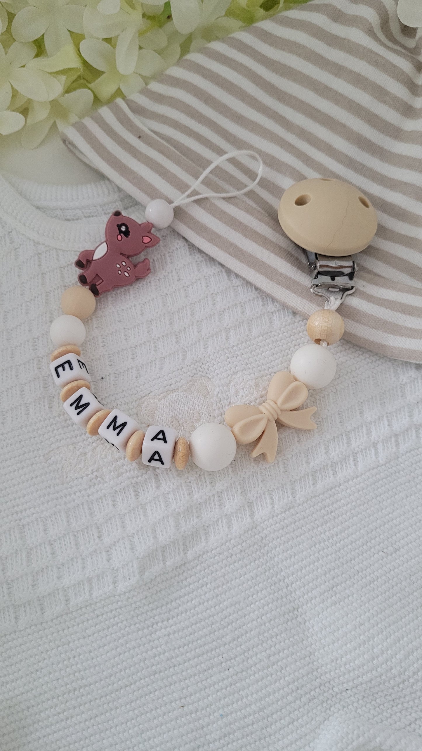 Schnullerkette mit Namen für Mädchen Reh & Schleife beige weiss