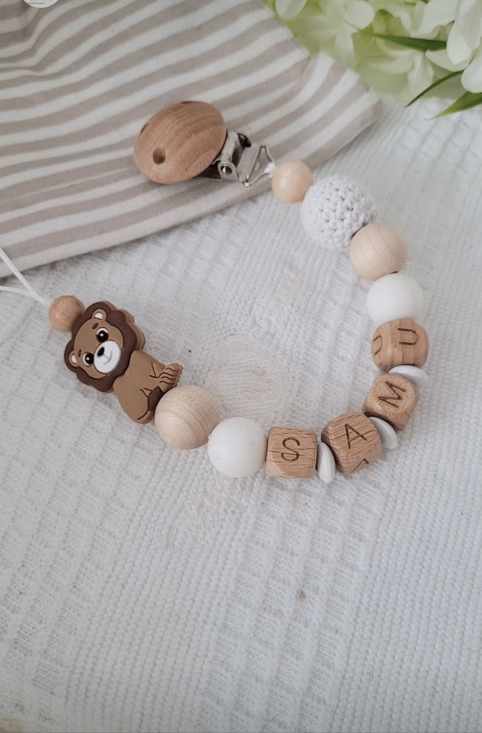 Schnullerkette mit Namen für Jungen Löwe Holz weiss