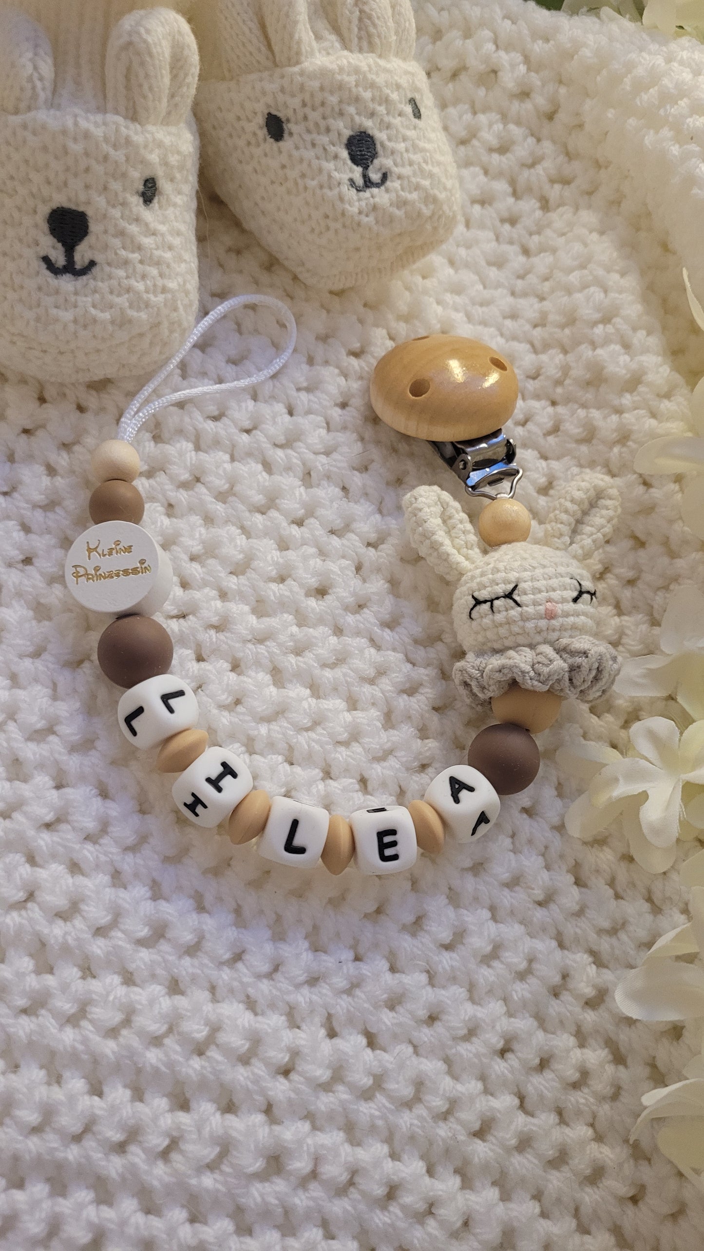 Schnullerkette mit Namen Babykette Geschenk geburt taufe Silikonperlen braun beige Häkelhase kleine Prinzessin Perle