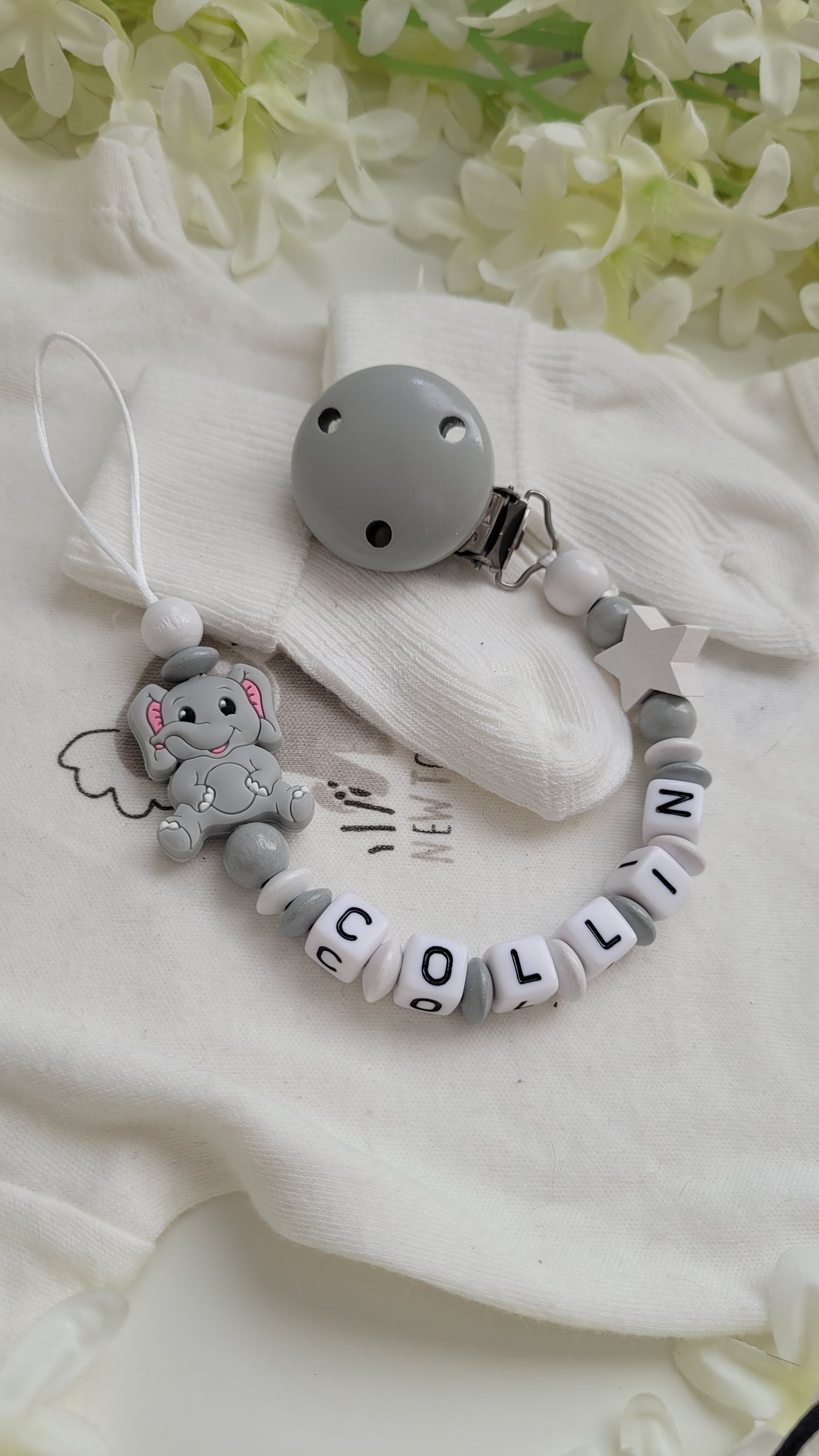 Schnullerkette mit Namen für Jungen Elefant grau weiss