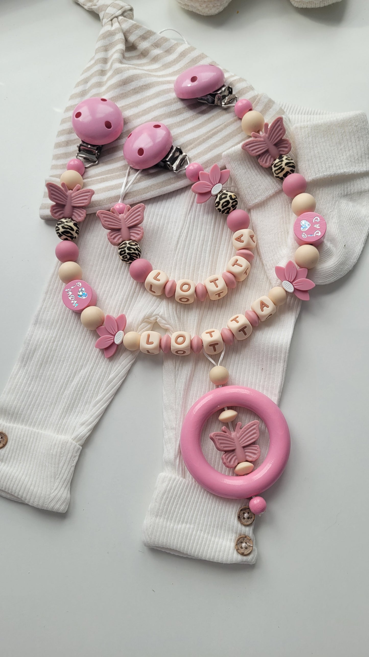 3er Set Schnullerkette Kinderwagenkette & Beissring mit Namen Blumen &Schmetterlinge beige altrosa