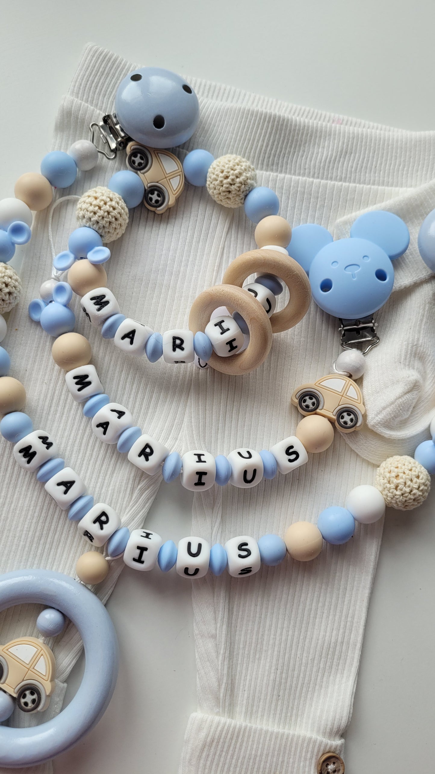 3er Set Schnullerkette Kinderwagenkette & Greifring mit Namen Auto Maus babyblau