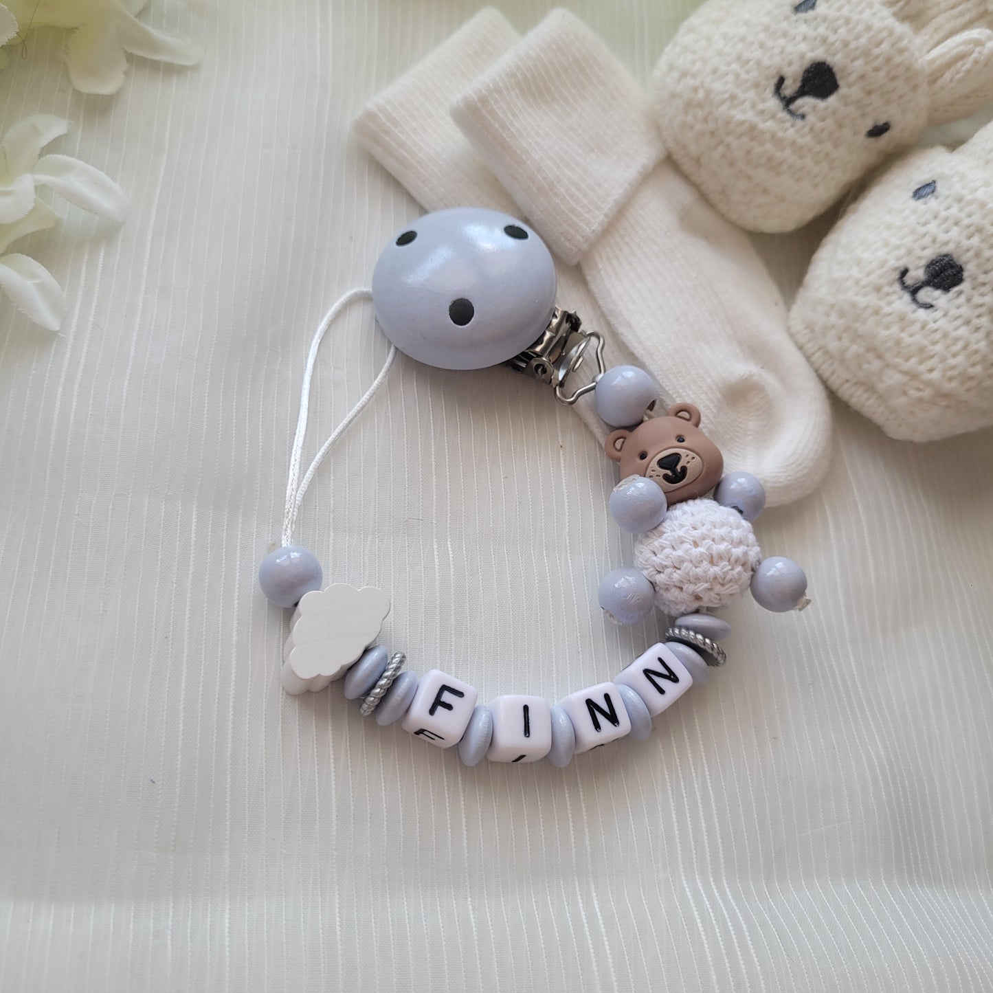 Schnullerkette mit Namen für Jungen Teddy & Wolke hellblau holz
