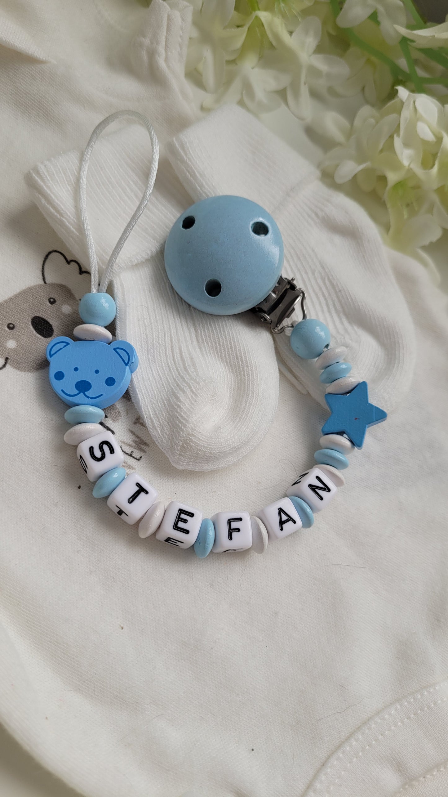 Schnullerkette mit Namen für Jungen Bärly hellblau