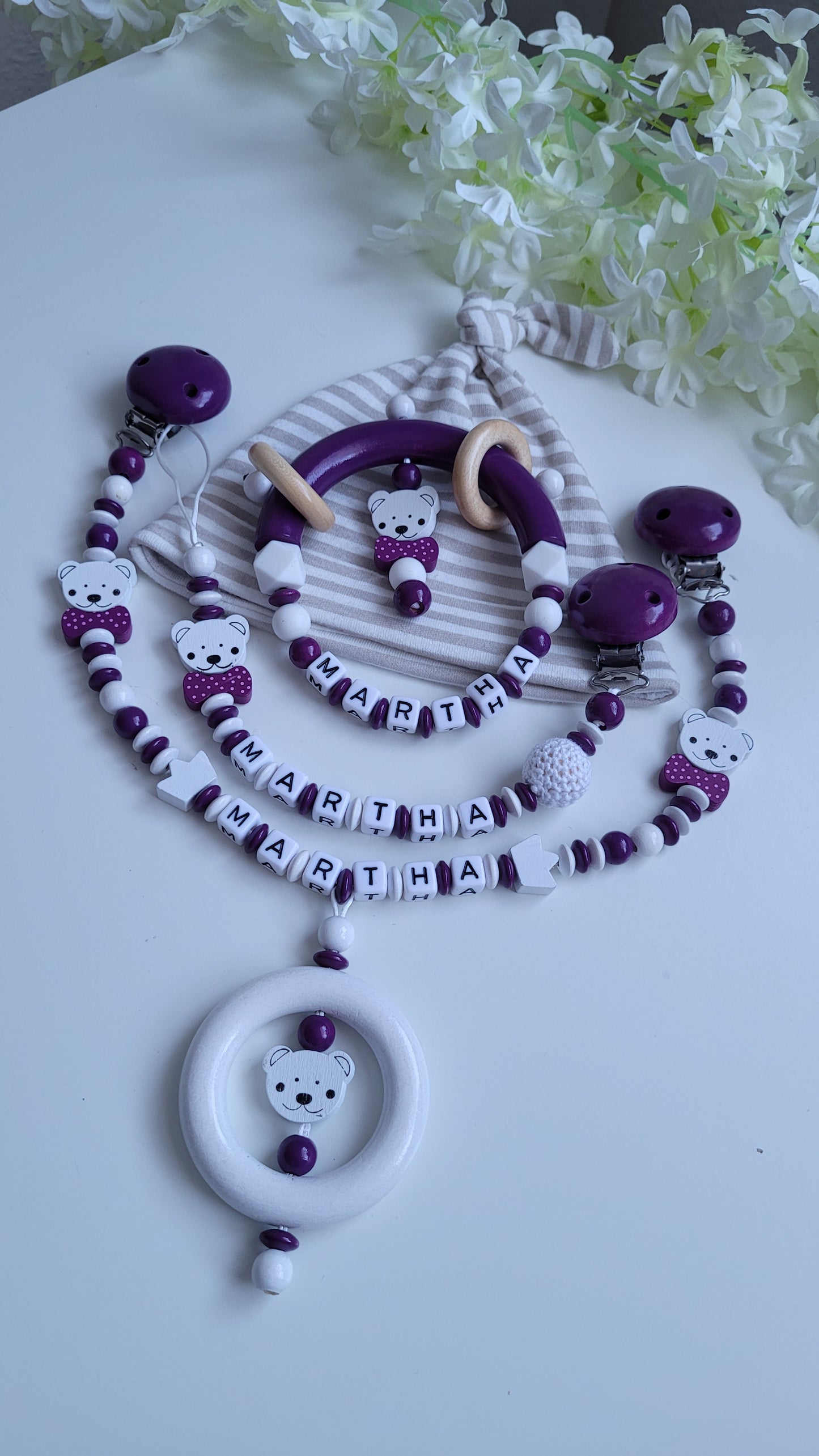 3tlg.Set Schnullerkette Kinderwagenkette & Greifring mit Namen Bärchen pflaume