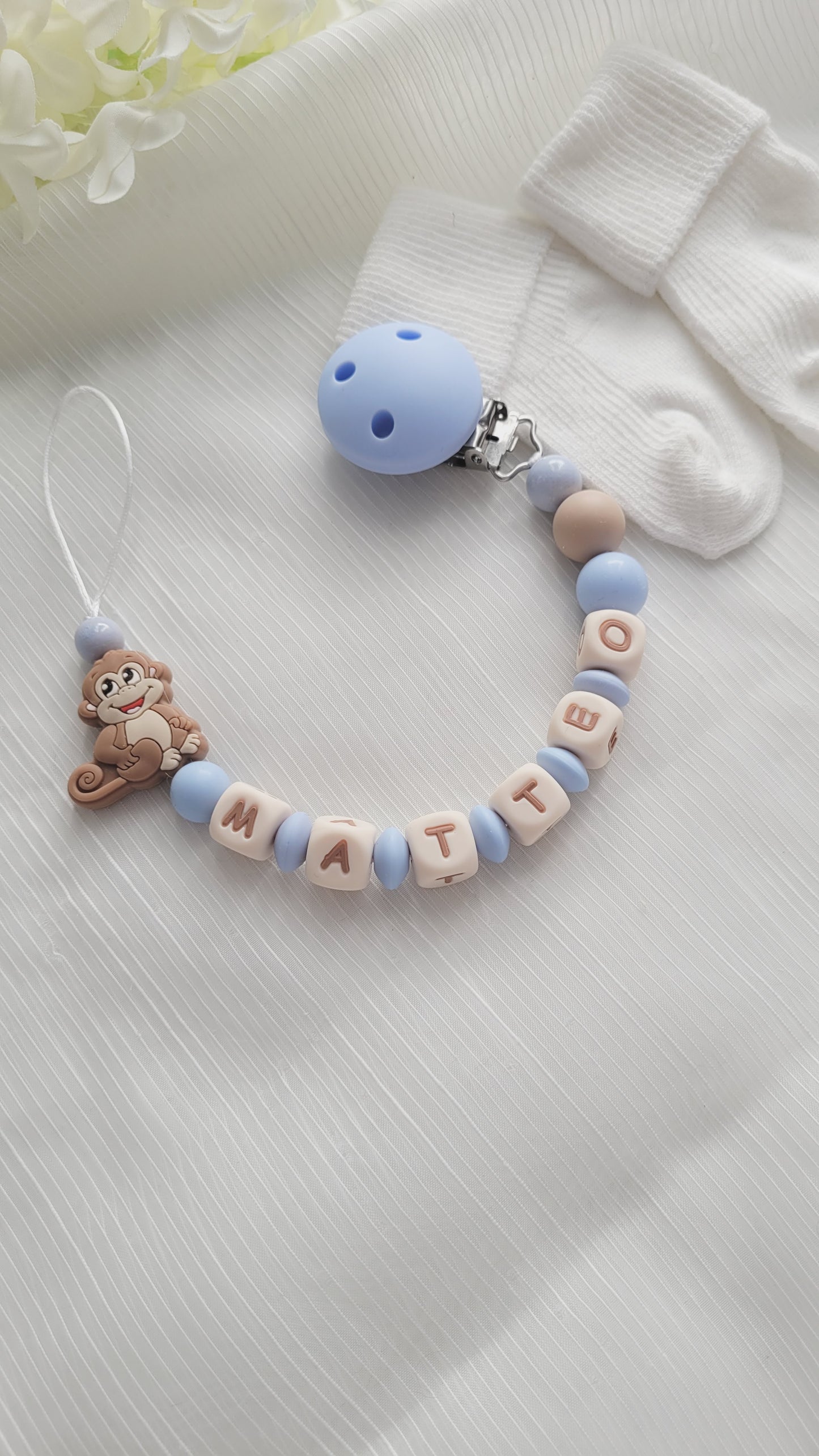 Schnullerkette mit Namen für Jungen Äffchen hellblau beige