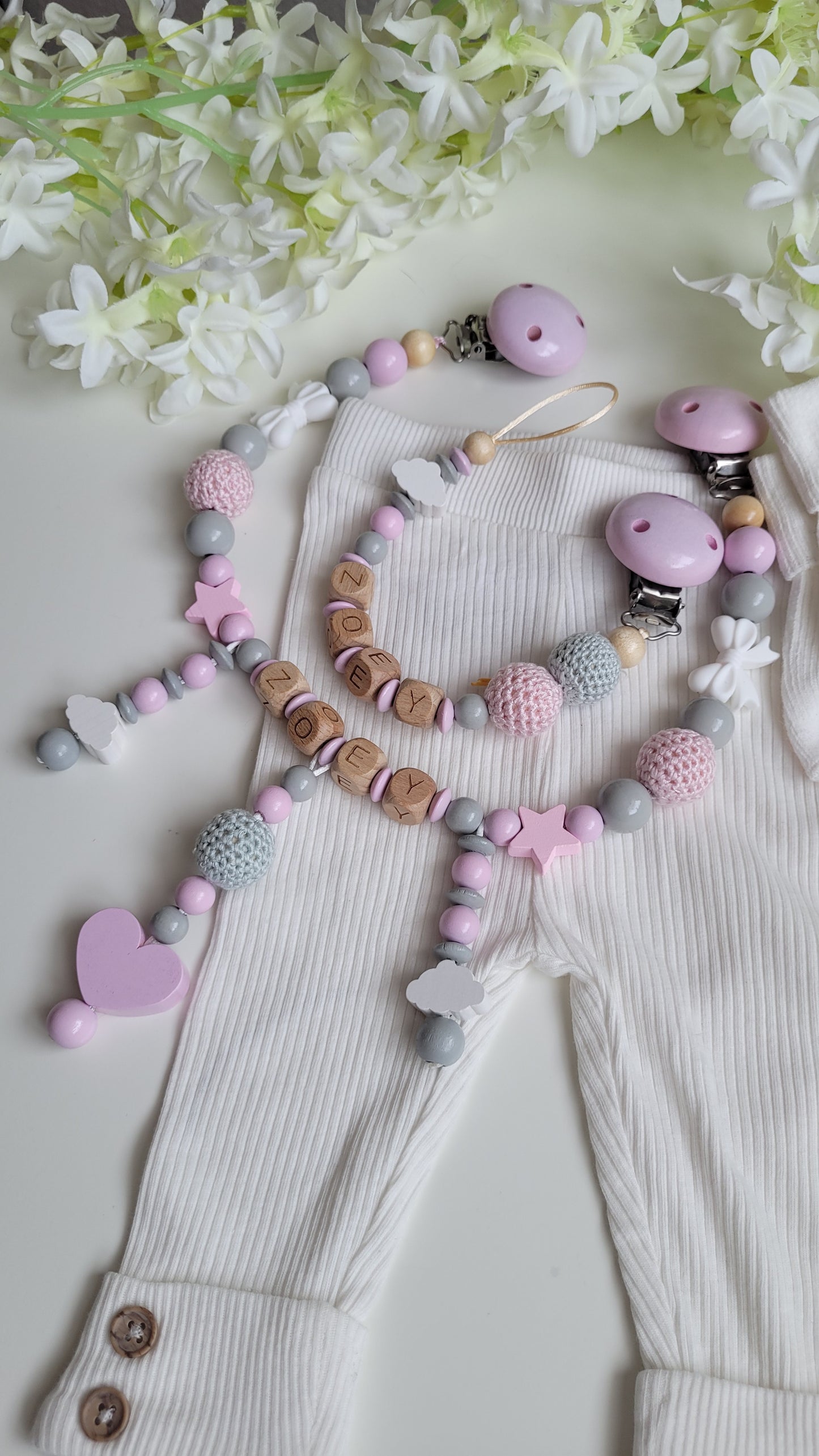 Kinderwagenkette & Schnullerkette mit Namen Rosa Wolke