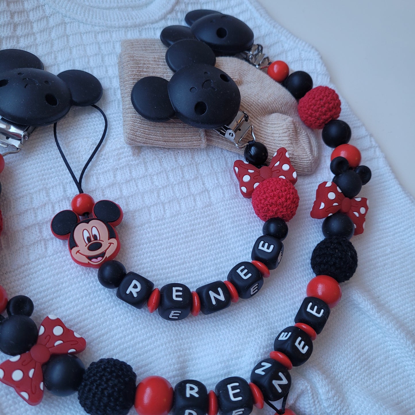 Kinderwagenkette & Schnullerkette mit Namen Mickey rot schwarz
