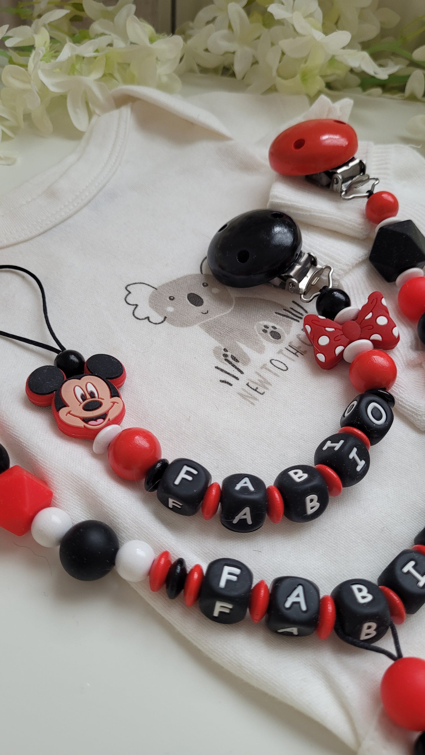 Kinderwagenkette & Schnullerkette mit Namen *Maus* rot