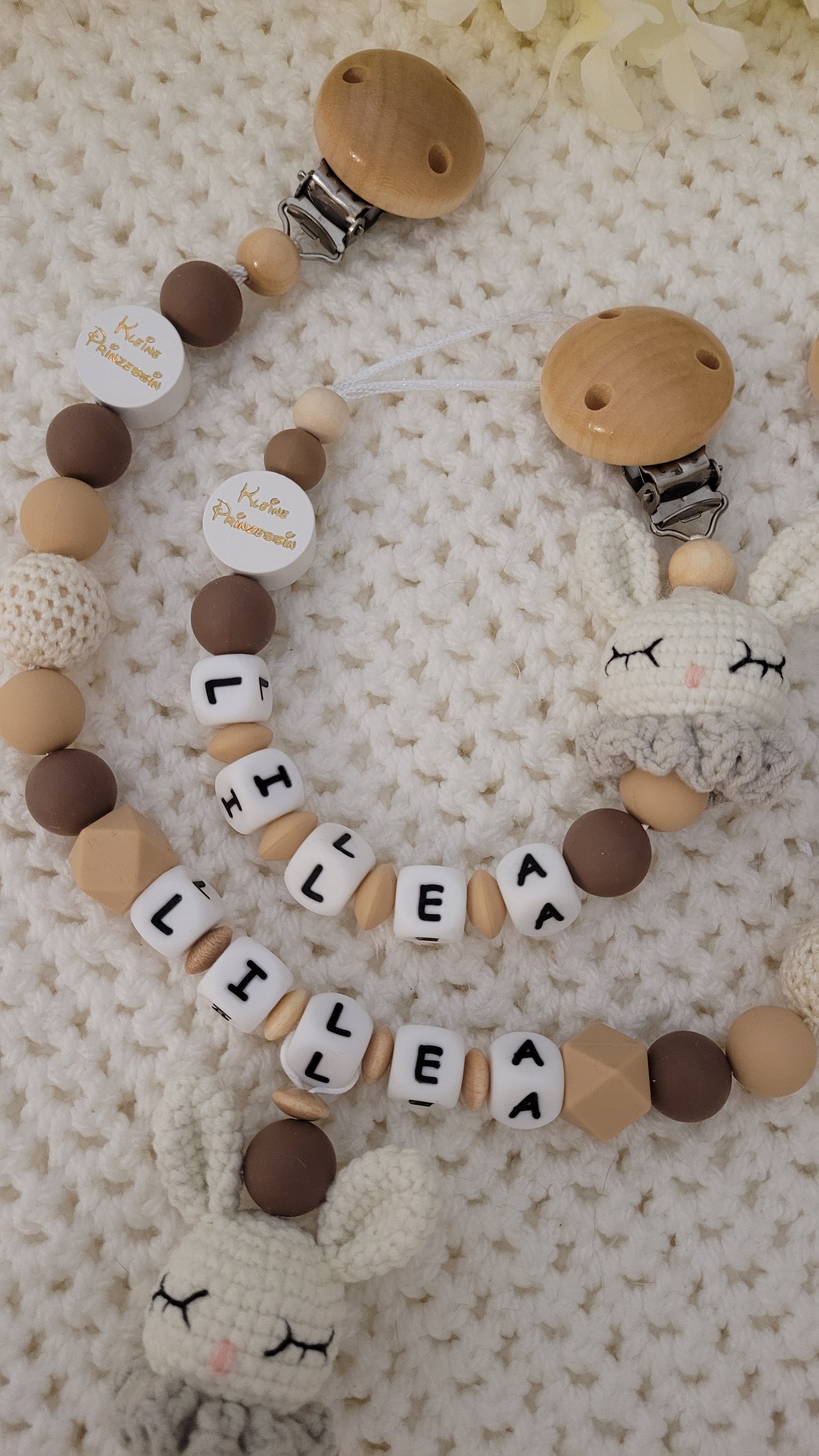 Kinderwagenkette & Schnullerkette mit Namen kleine Prinzessin & Häkelhase