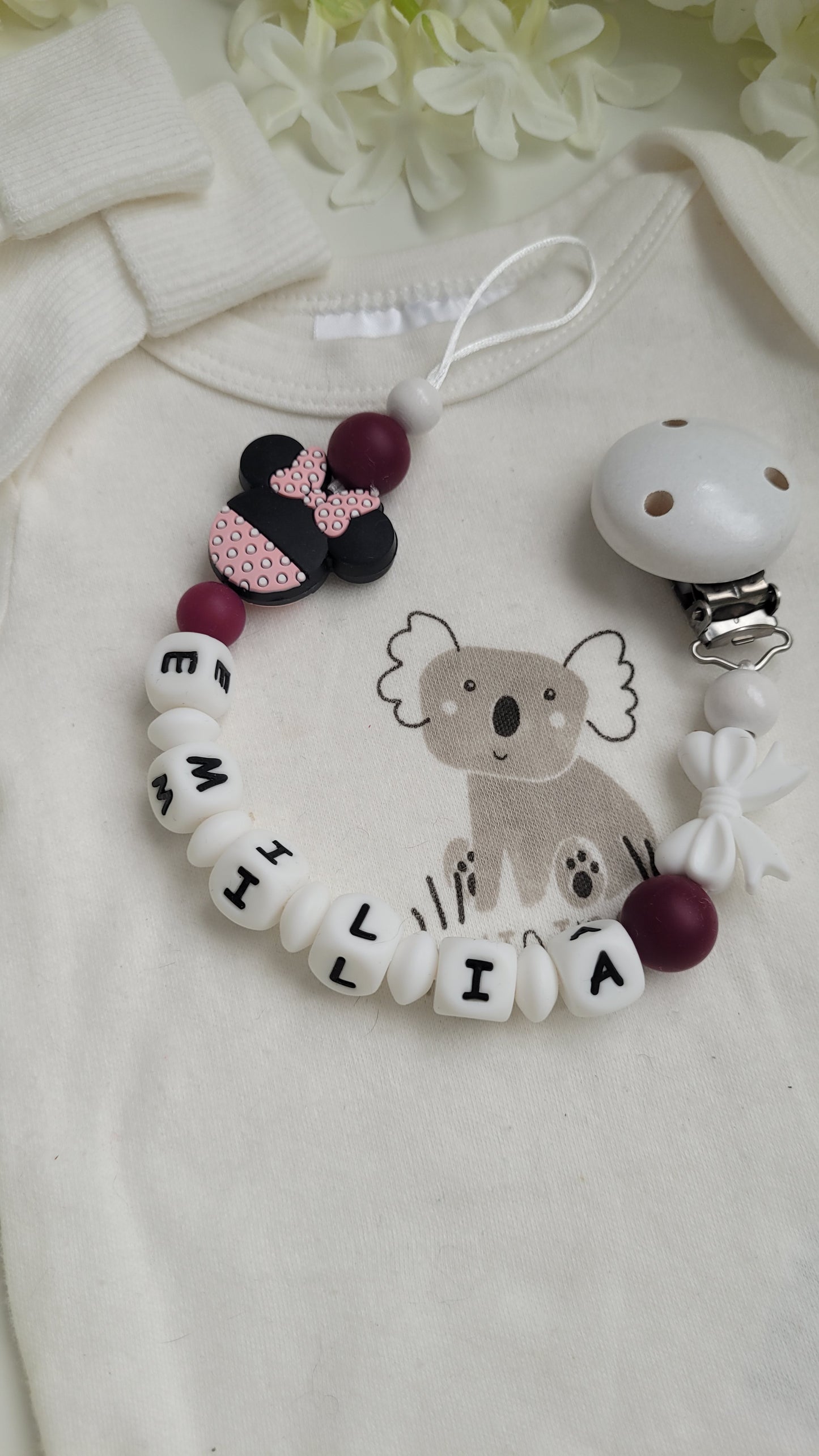 Schnullerkette mit Namen für Mädchen Maus bordaux weiss