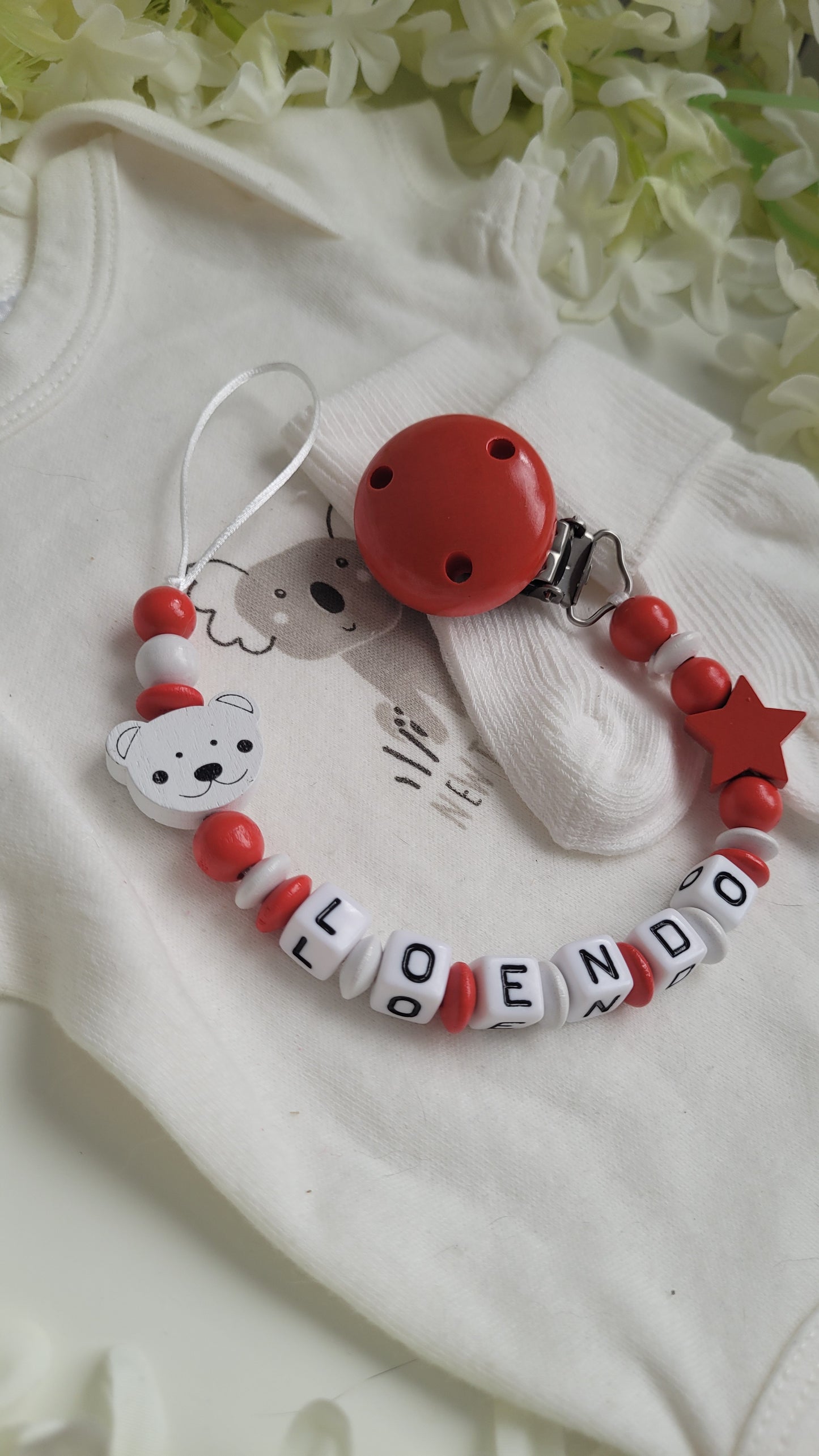 Schnullerkette mit Namen für Jungen Teddybär rot weiss