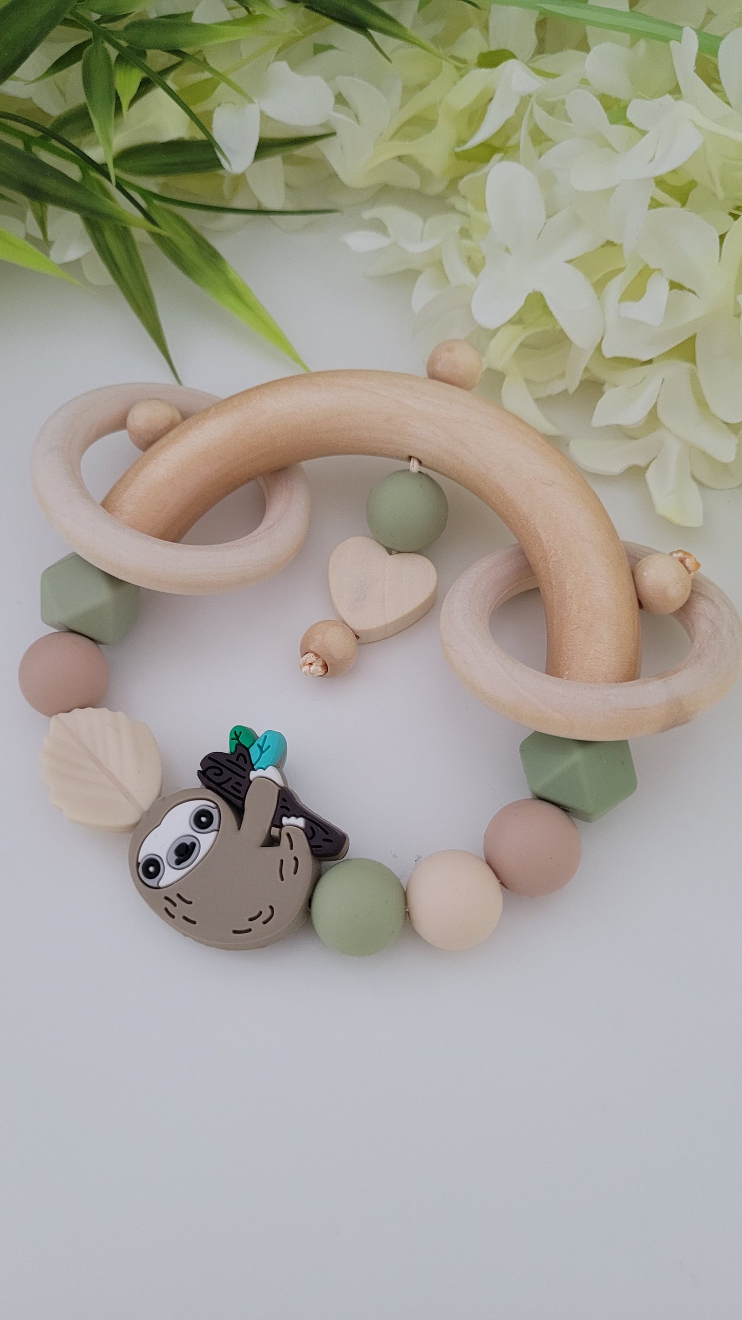 Motorik Greifring * Faultier* beige grün