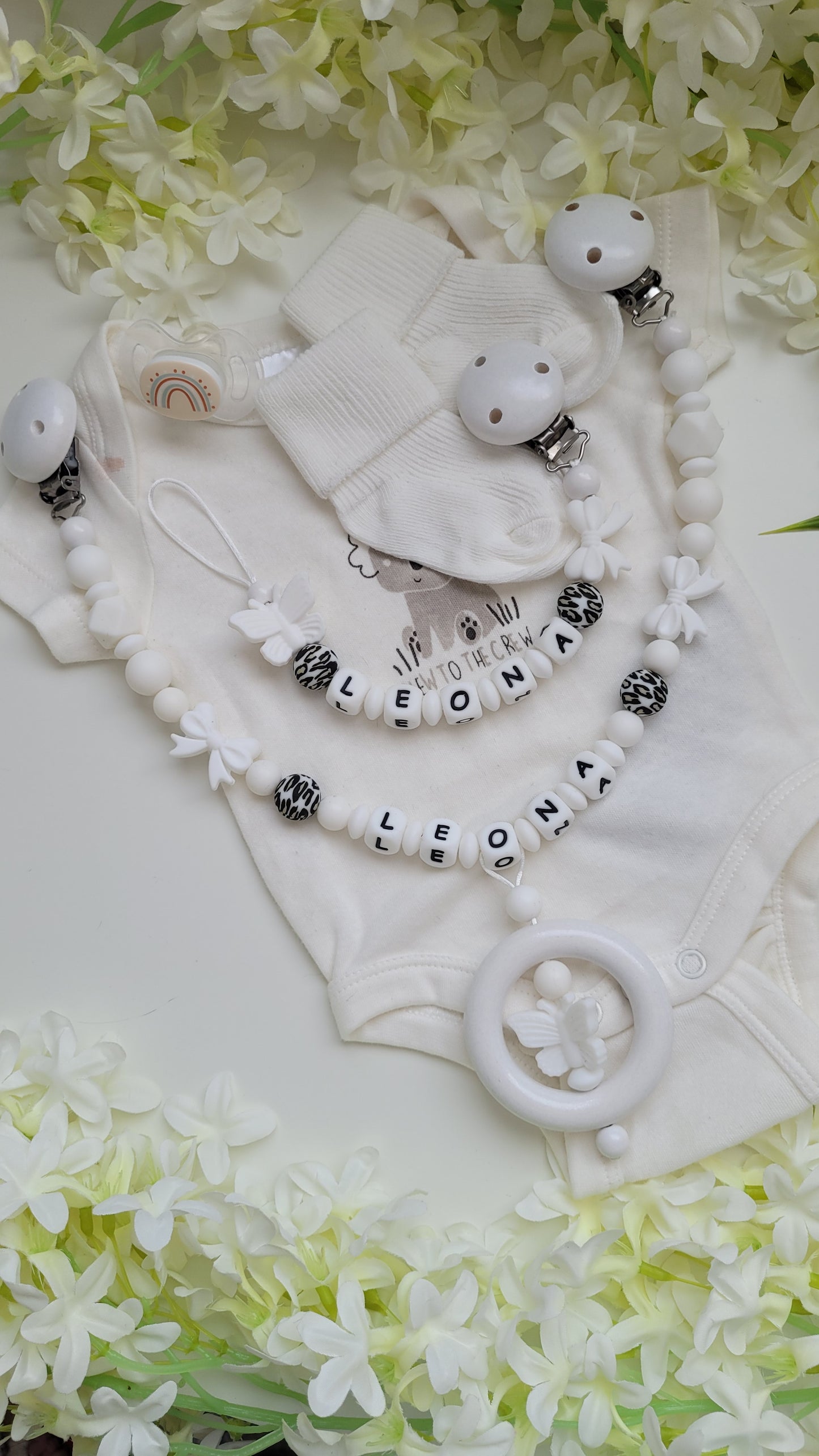 Kinderwagenkette & Schnullerkette mit Namen Schmetterling weiß leo