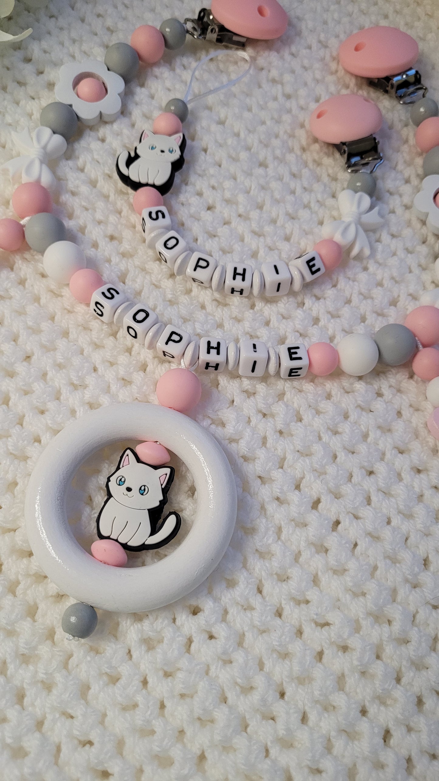 Kinderwagenkette & Schnullerkette mit Namen für Mädchen Katzen rosa
