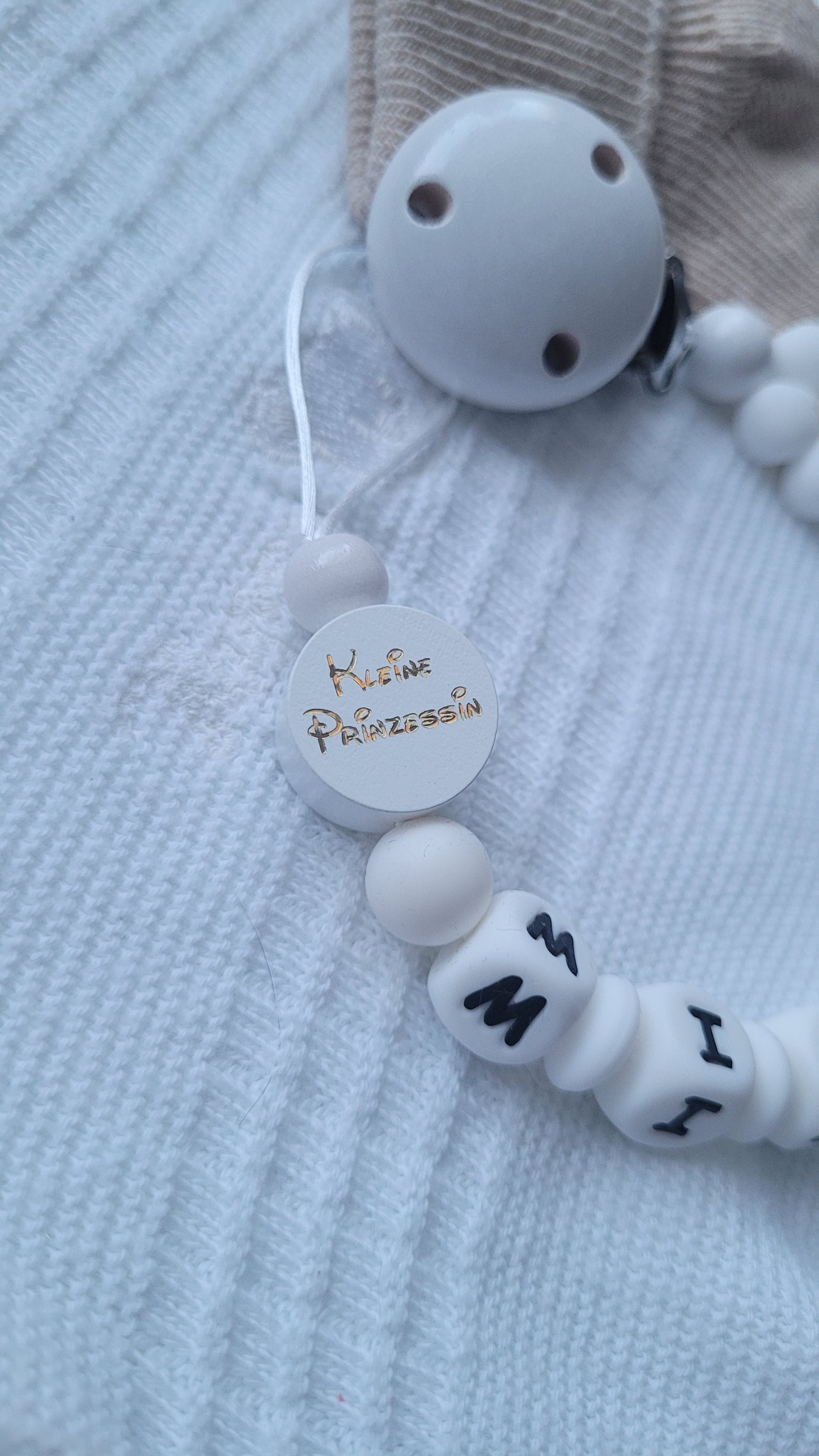 Schnullerkette mit Namen für Mädchen Blümchen Kleine Prinzessin weiß