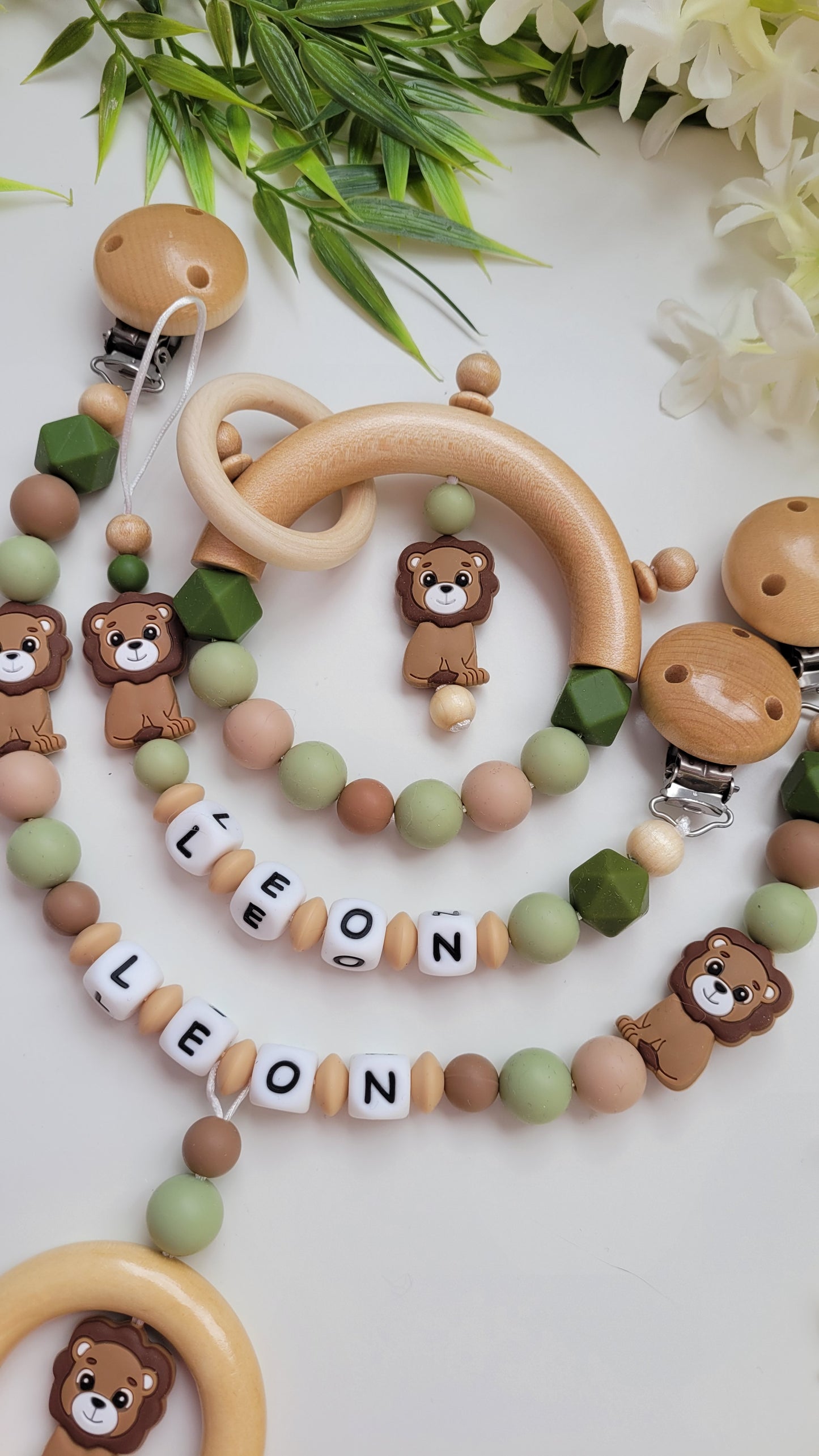 Mega 4tlg Set Schnullerkette Kinderwagenkette Greifling & Anhänger Löwe grün braun