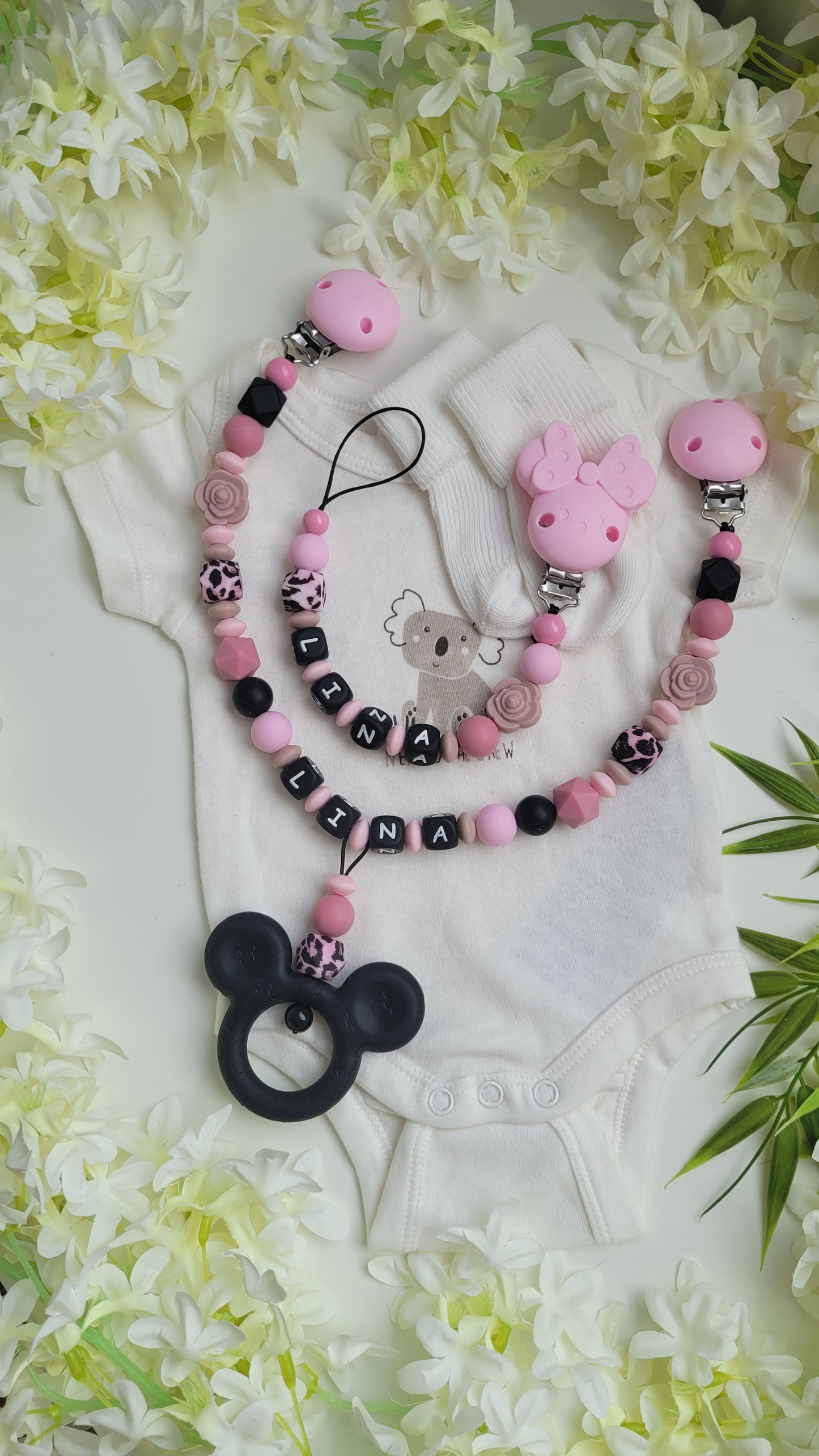 Kinderwagenkette & Schnullerkette mit Namen für Mädchen *Leomaus* schwarz rosa