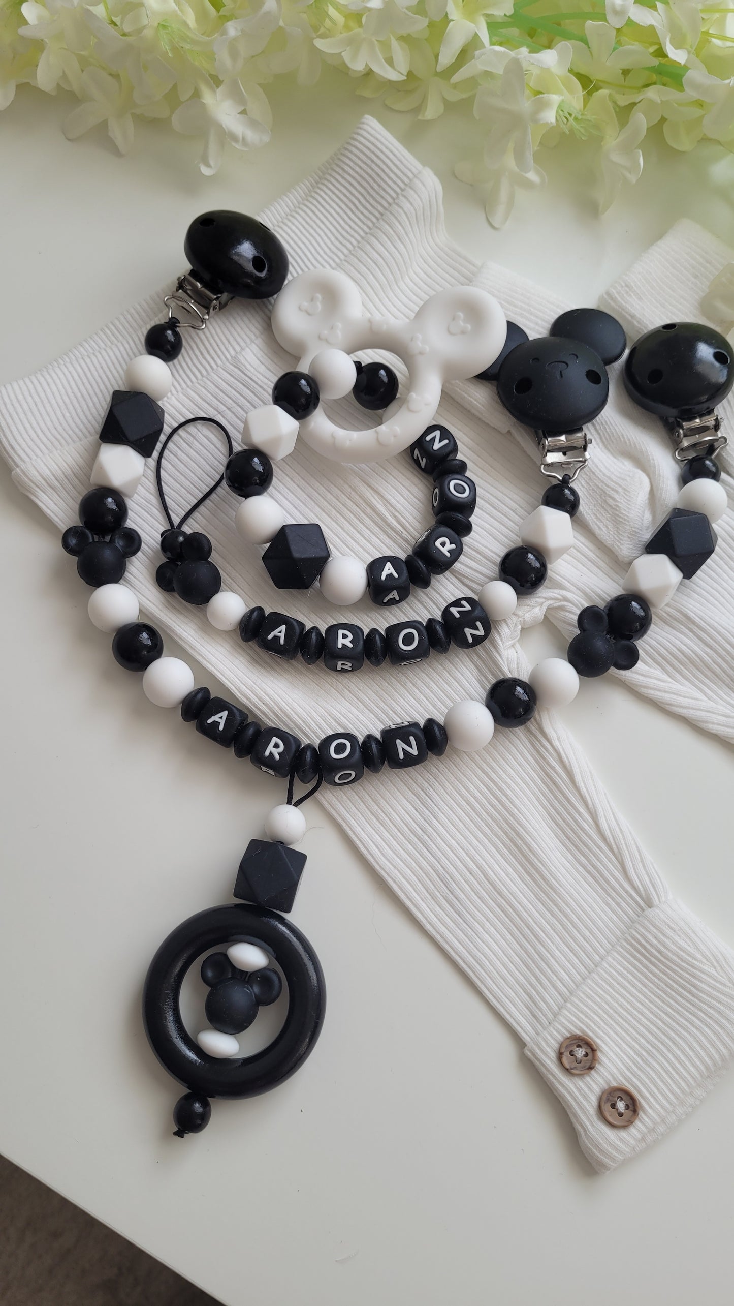 Komplett Set 3tlg Schnullerkette Kinderwagenkette Greifring mit Namen Maus schwarz weiß