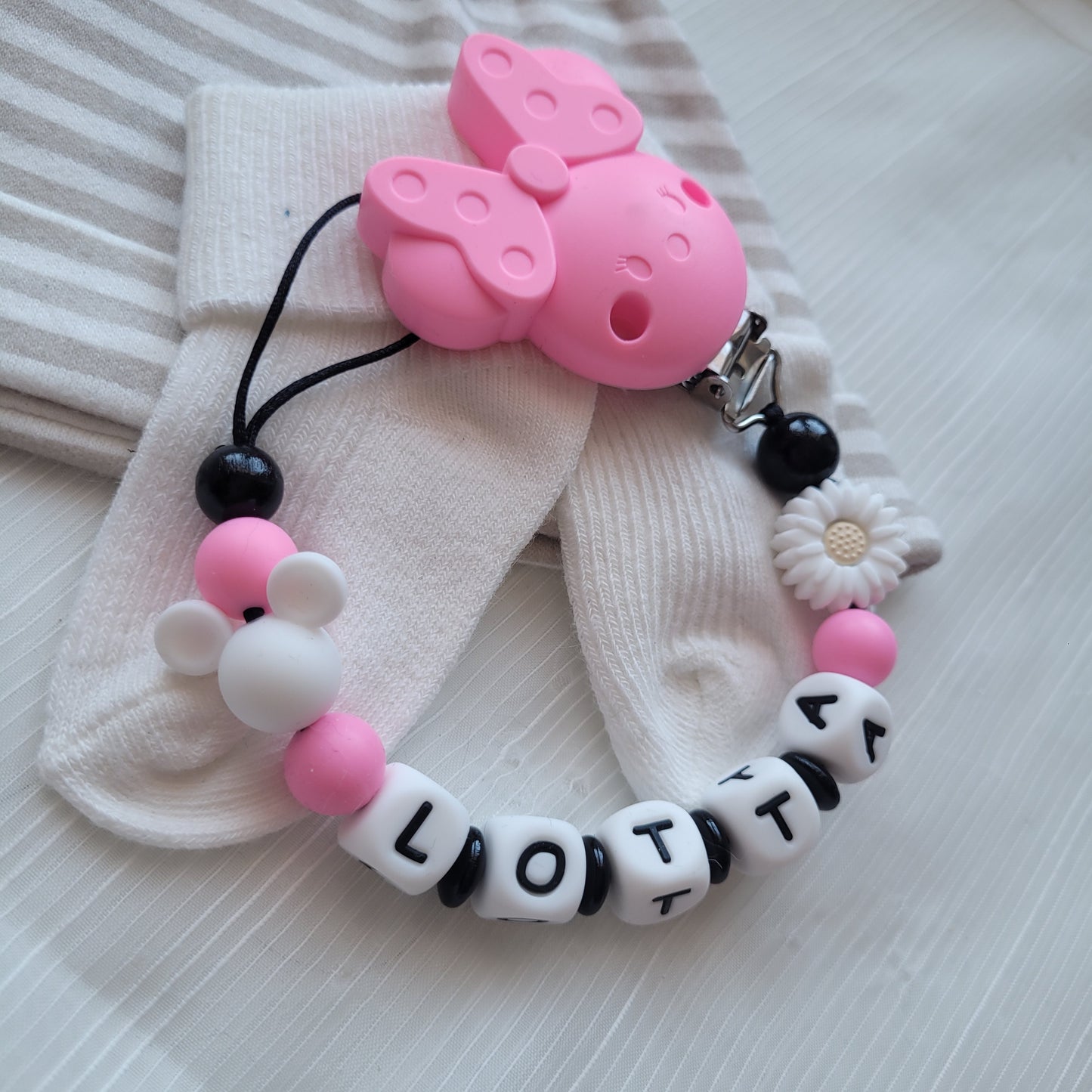 Schnullerkette mit Namen für Mädchen Maus & Blume pink weiss