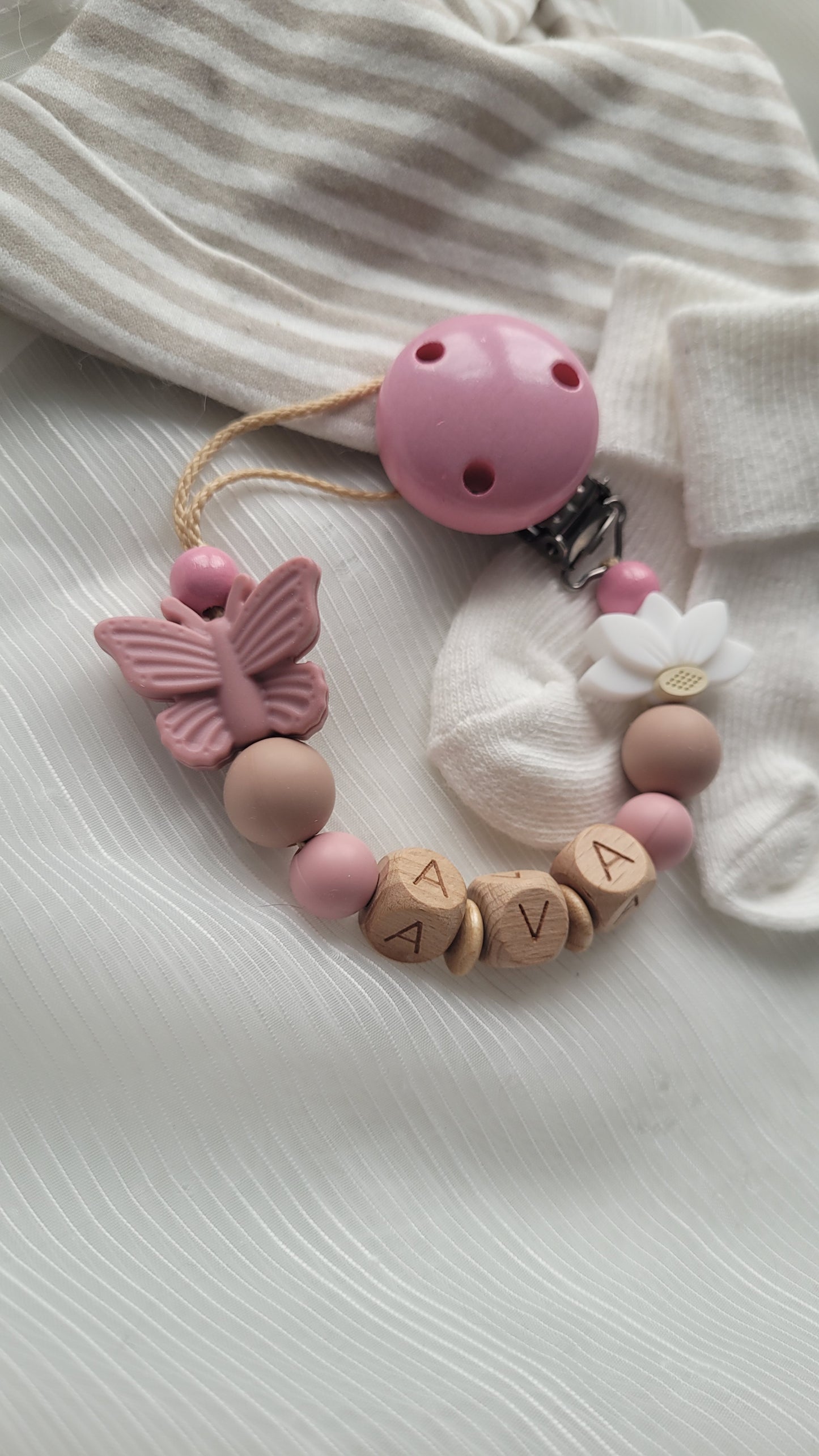 Schnullerkette mit Namen für Mädchen Schmetterling blush taupe