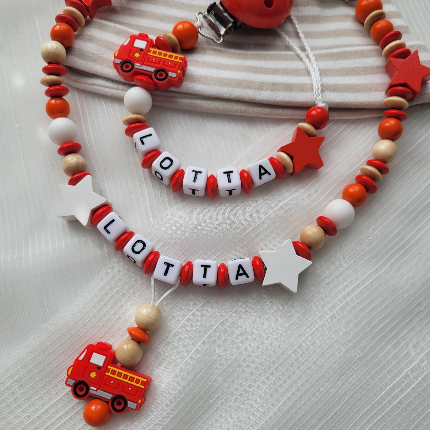 Kinderwagenkette & Schnullerkette mit Namen für Mädchen Feuerwehr