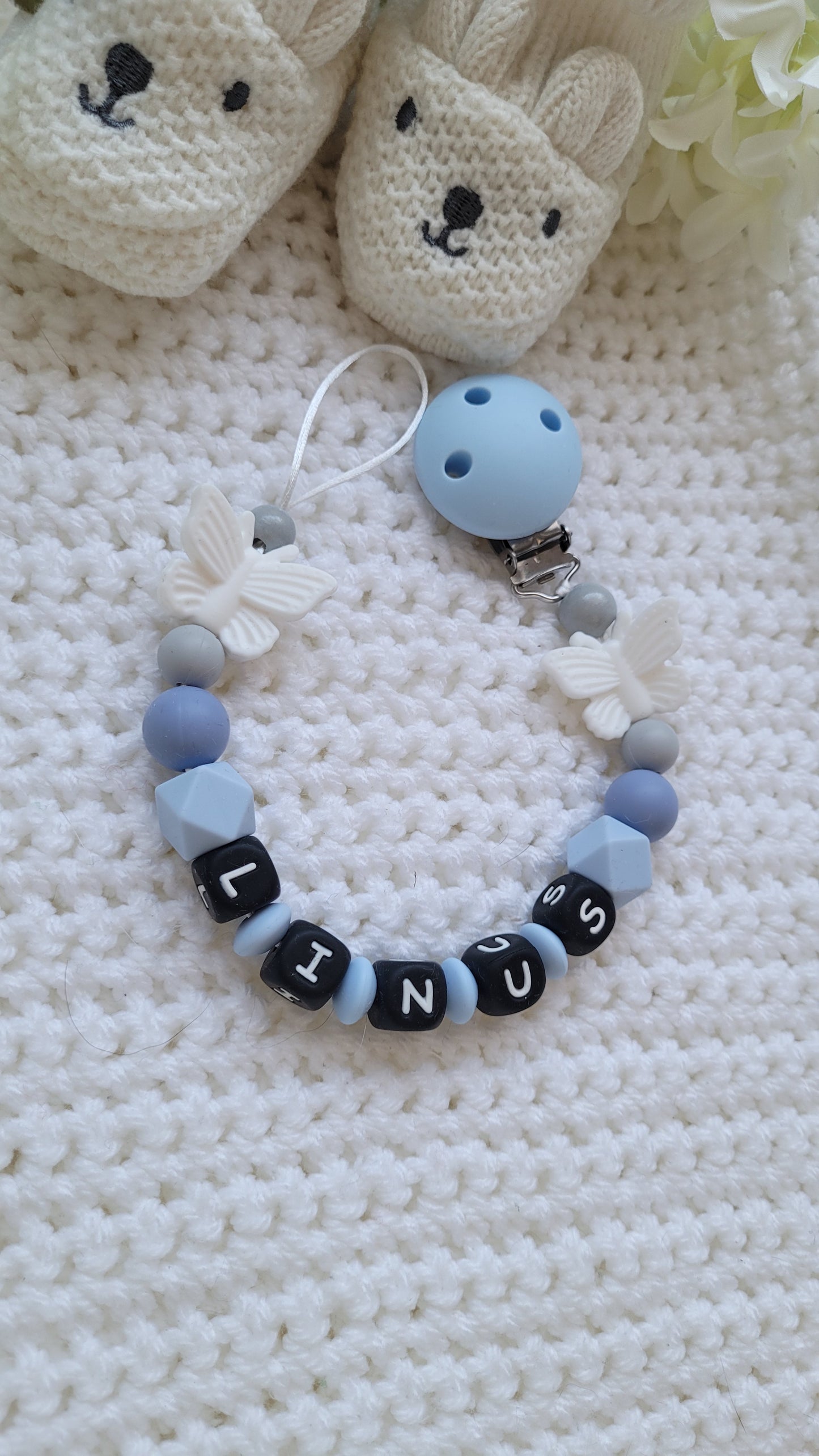 Schnullerkette für Jungen mit Namen Schmetterling blau weiss