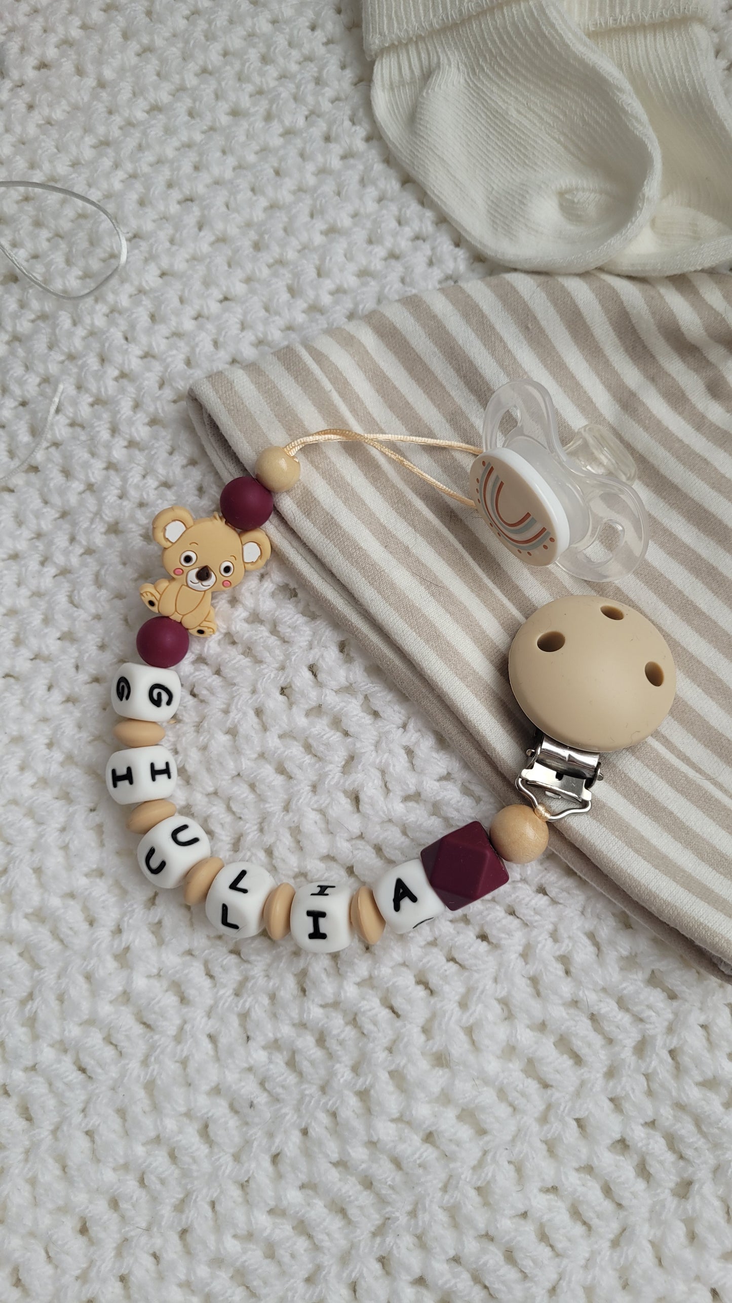 Schnullerkette mit Namen für Mädchen koala weinrot beige
