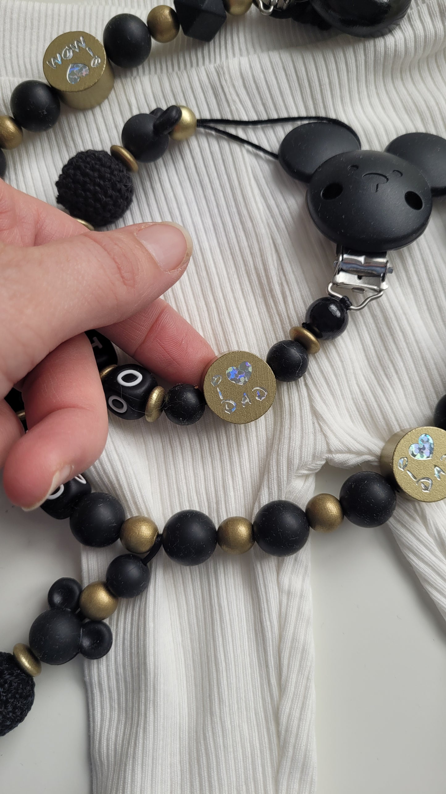 Kinderwagenkette & Schnullerkette mit Namen schwarz gold