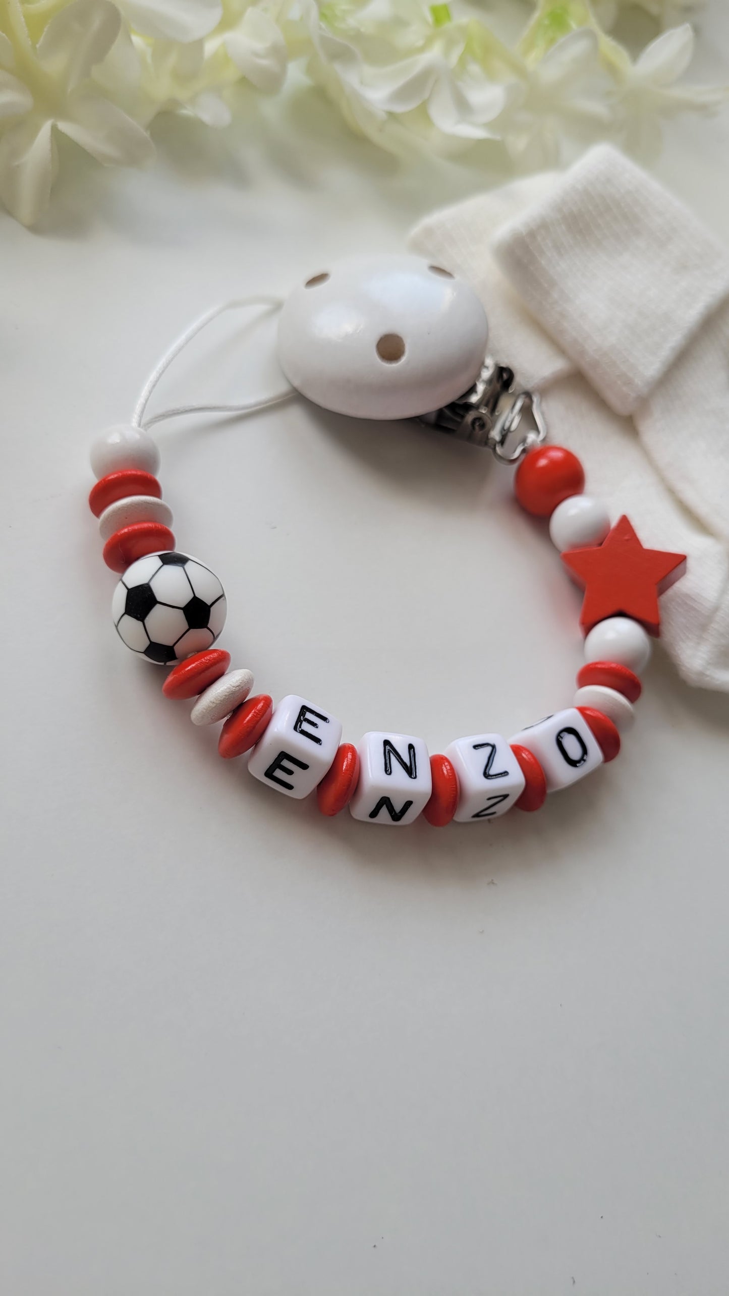 Schnullerkette mit Namen Fussball schwarz rot weiß
