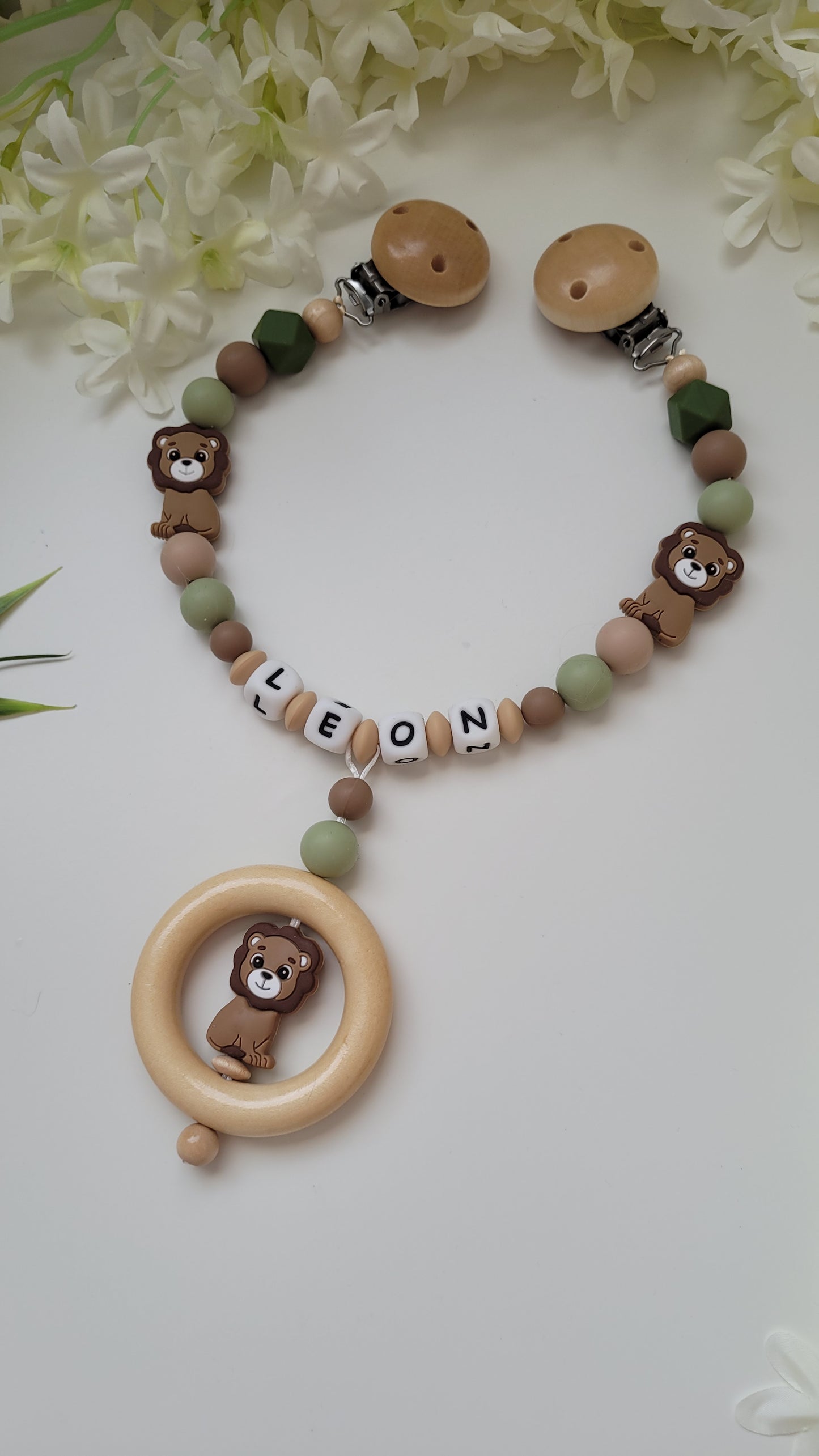 Kinderwagenkette mit Namen *Löwe* grün beige
