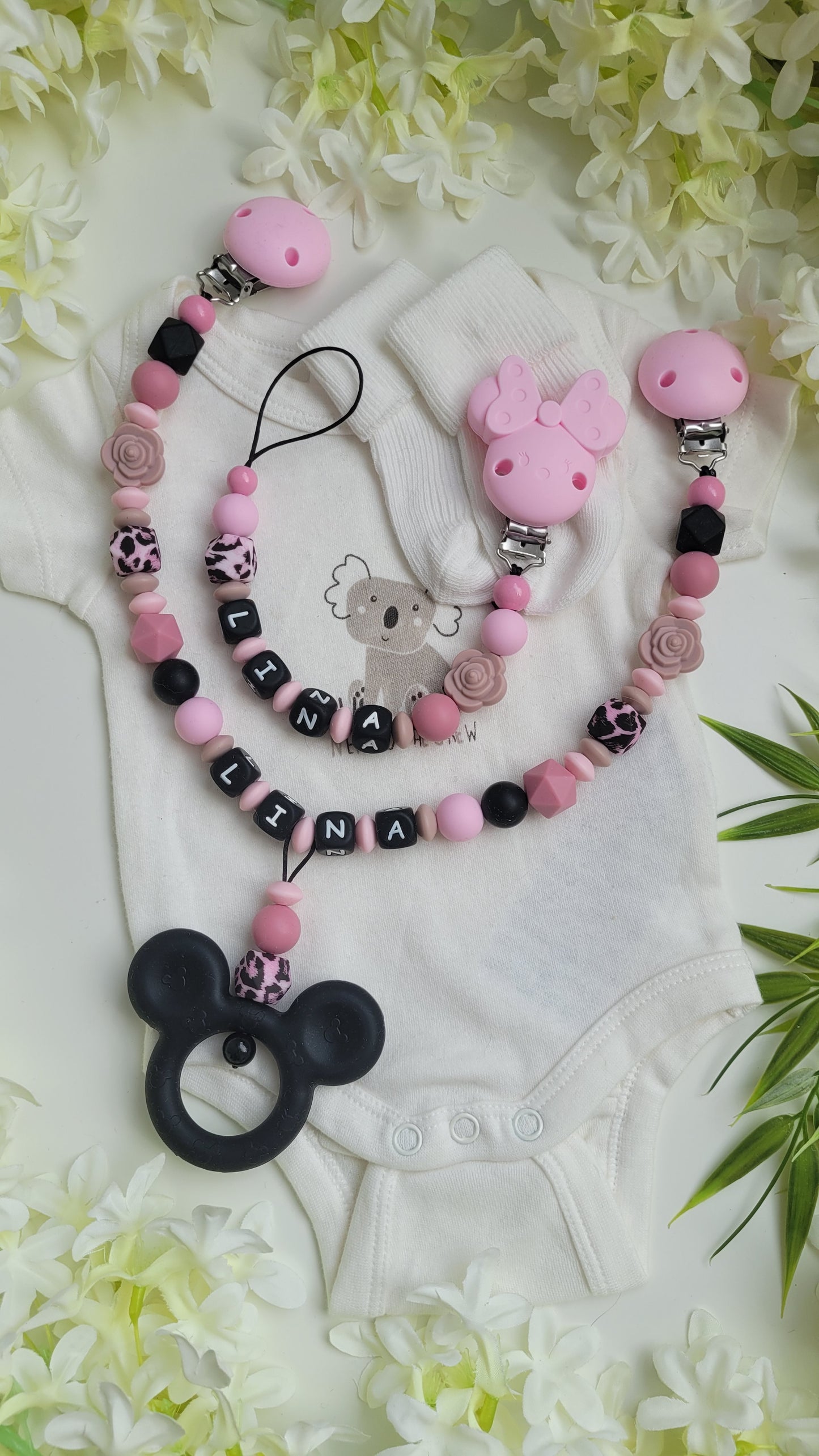 Kinderwagenkette & Schnullerkette mit Namen für Mädchen *Leomaus* schwarz rosa