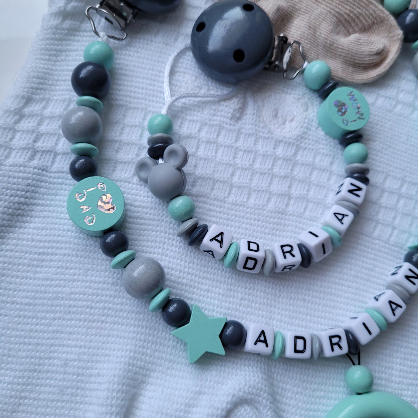 Kinderwagenkette & Schnullerkette mit Namen Maus mint grau