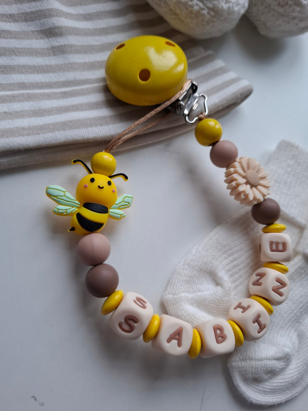 Schnullerkette mit Namen für Mädchen Biene braun gelb personalisiert