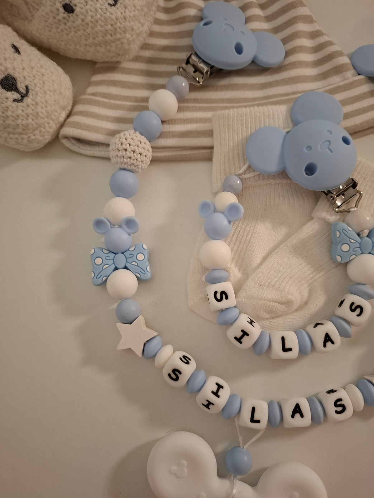 3er-Set Schnullerkette Kinderwagenkette & Greifring mit Namen Maus weiss hellblau