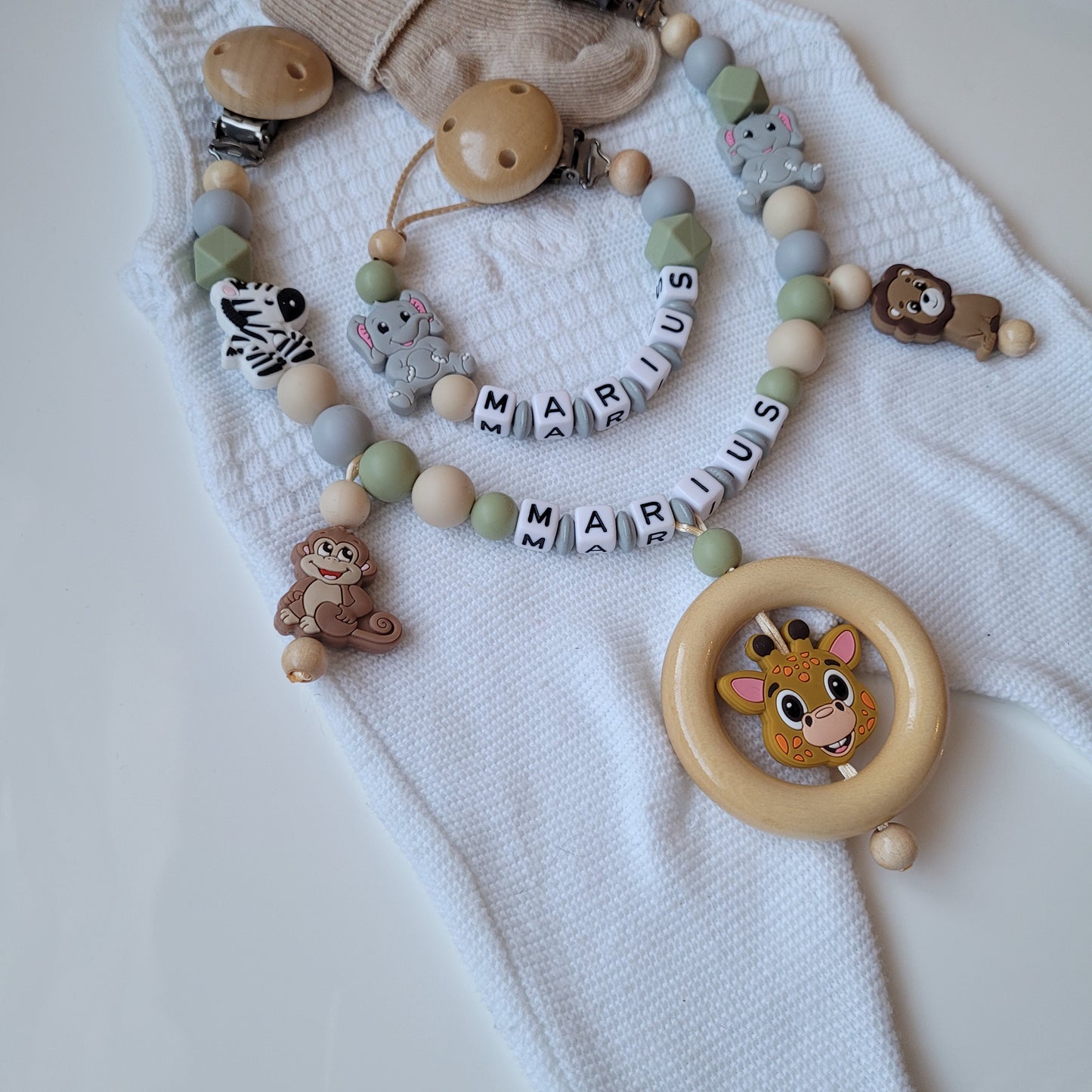 Kinderwagenkette & Schnullerkette mit Namen Safari beige grün