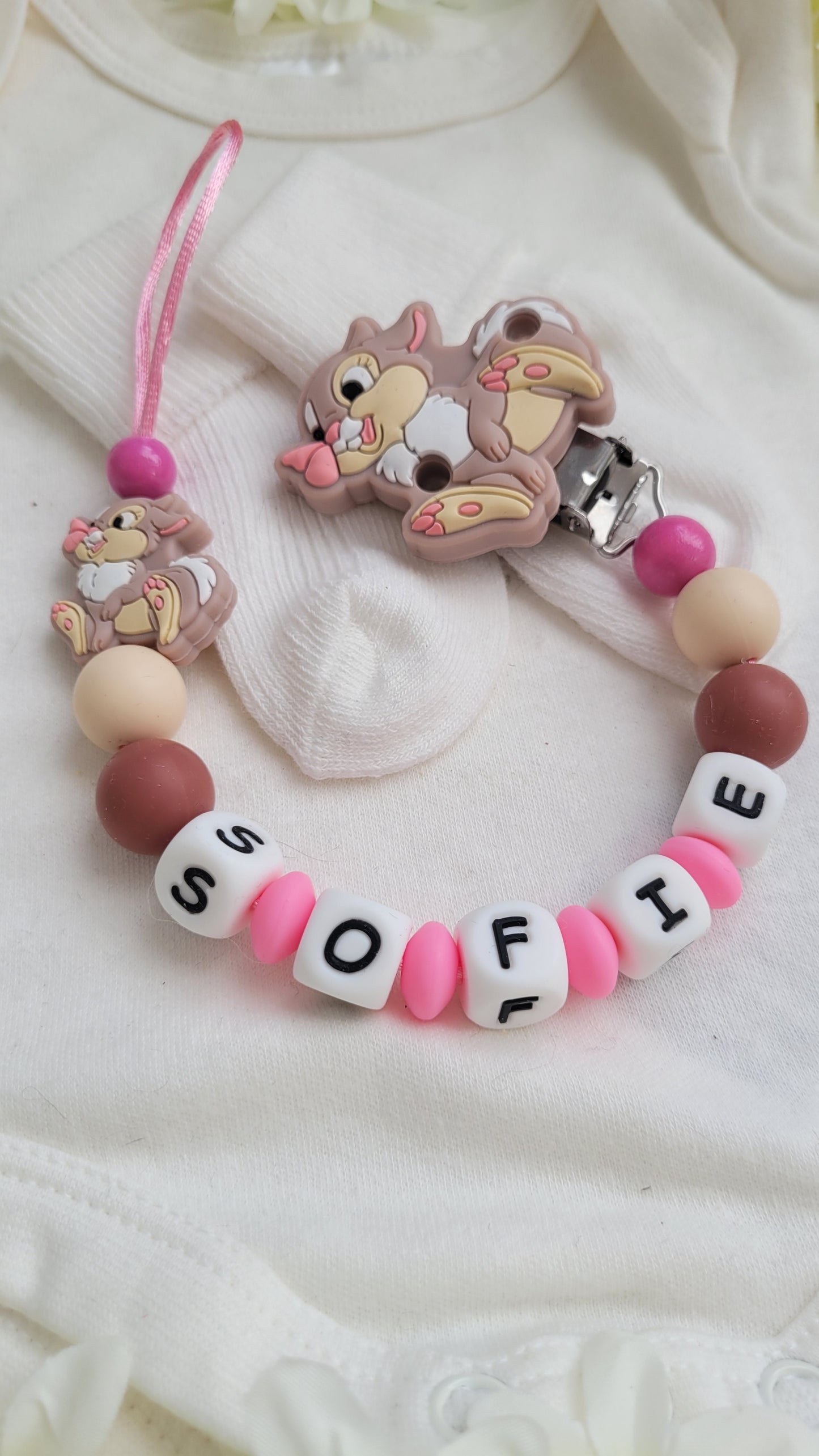 Schnullerkette mit Namen für Mädchen Hase beige braun pink
