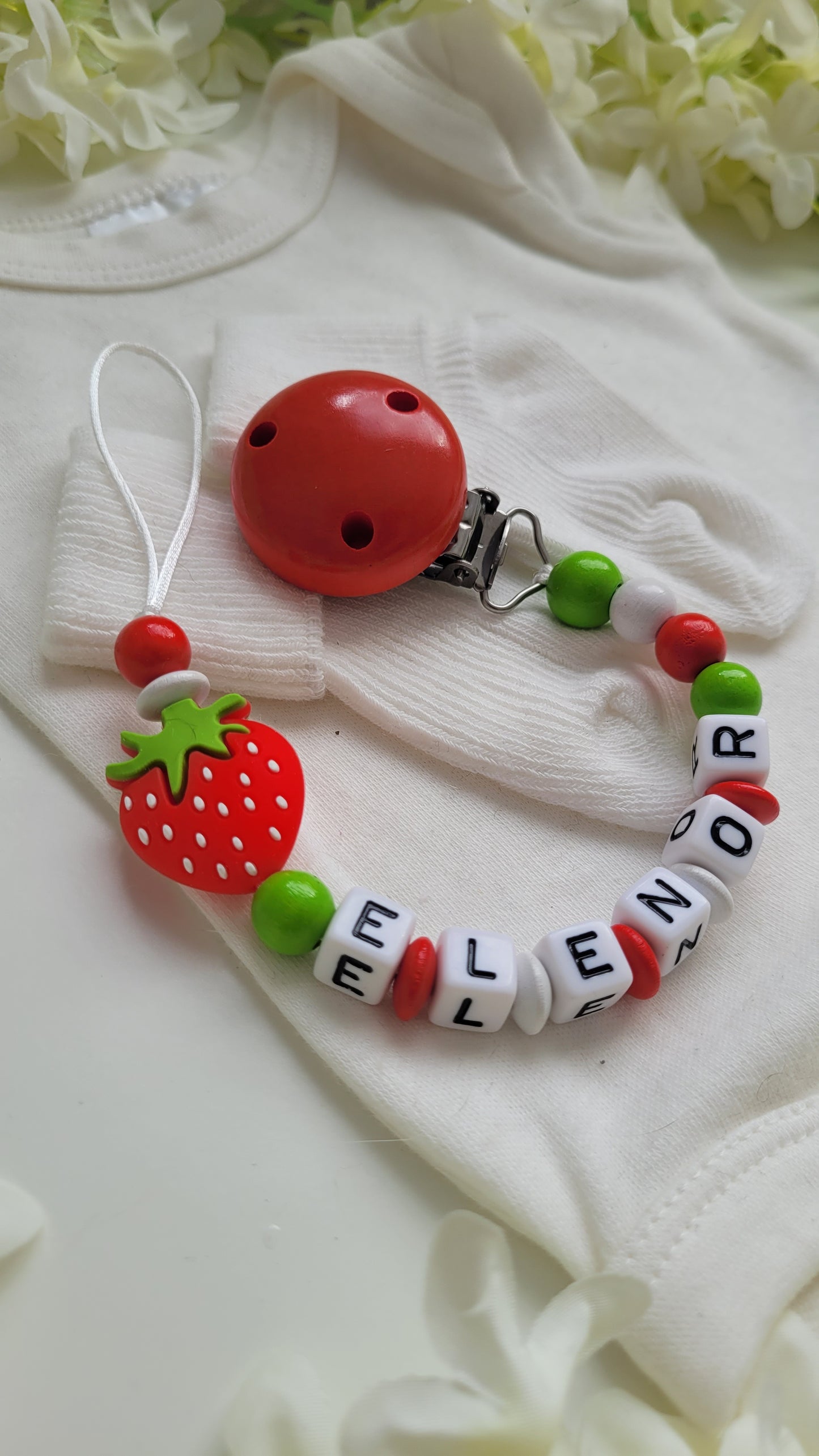Schnullerkette mit Namen Erdbeere rot grün