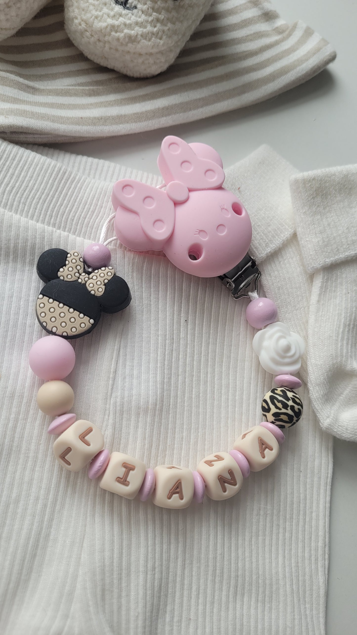 Schnullerkette mit Namen für Mädchen Maus & Blume